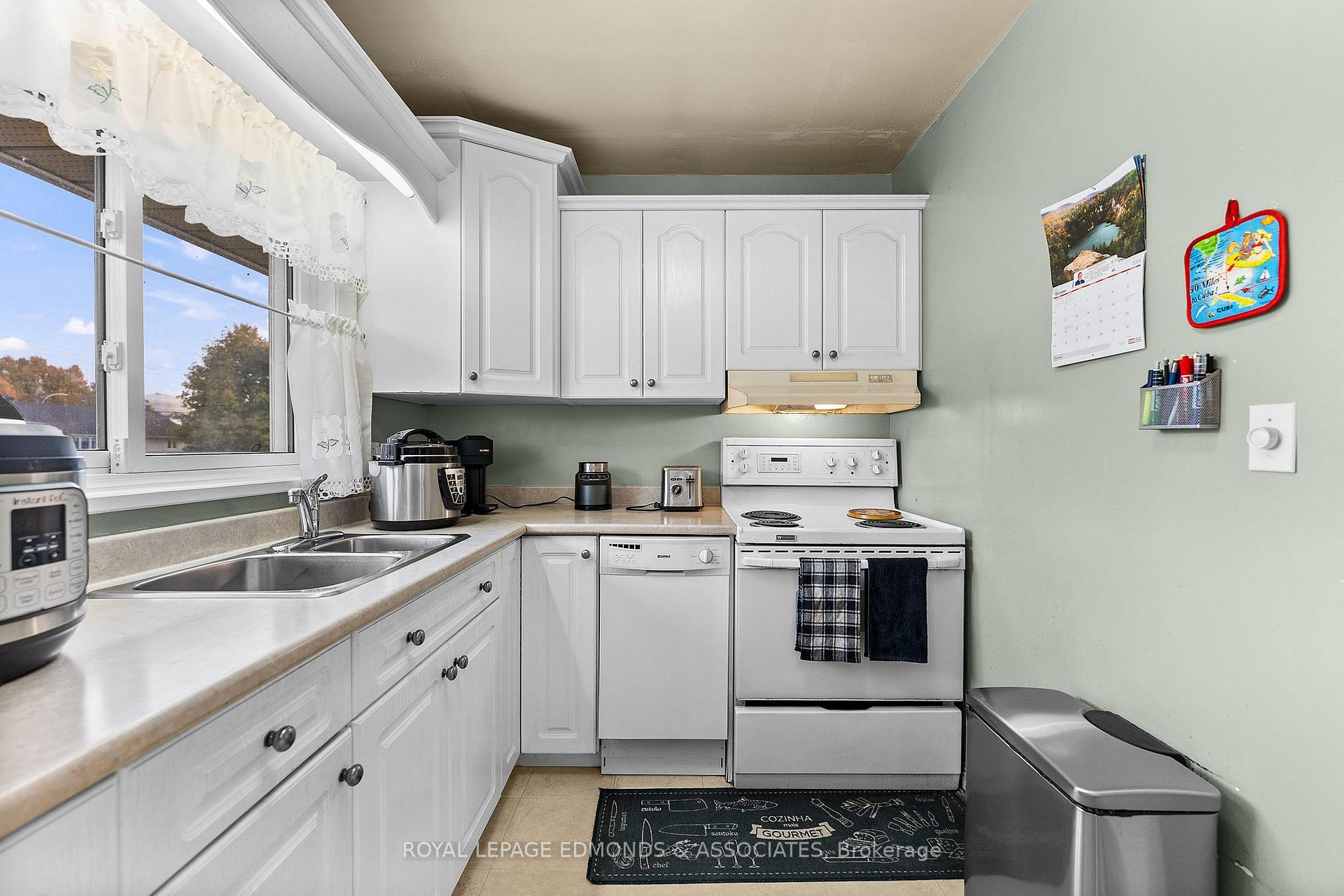 Photo 20 of 566 Catherine Street S, Pembroke, Pembroke — HOMEH