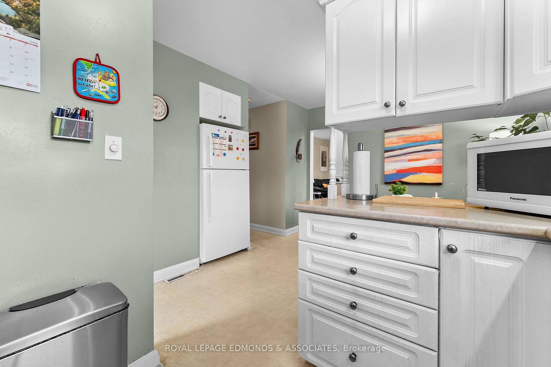 Photo 21 of 566 Catherine Street S, Pembroke, Pembroke — HOMEH