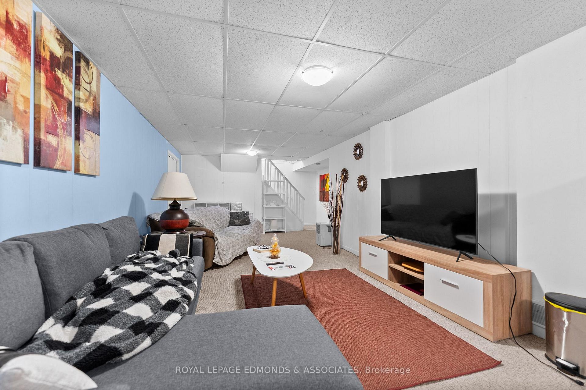 Photo 36 of 566 Catherine Street S, Pembroke, Pembroke — HOMEH