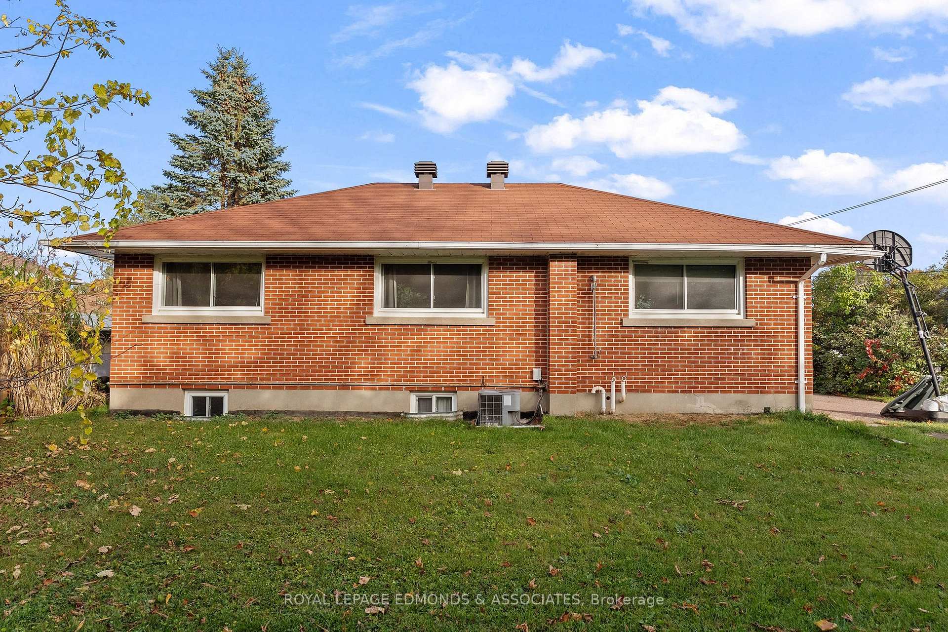 Photo 44 of 566 Catherine Street S, Pembroke, Pembroke — HOMEH