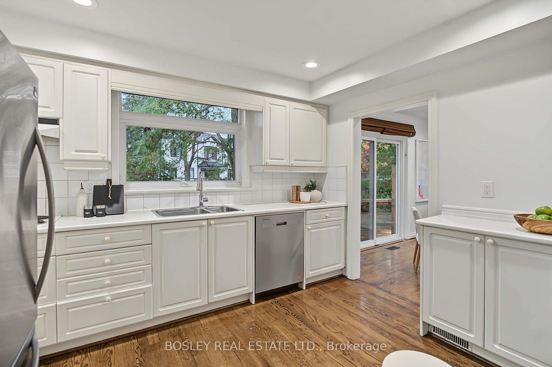Photo 21 of 16 Shaughnessy Boulevard, North York, Henry Farm — HOMEH