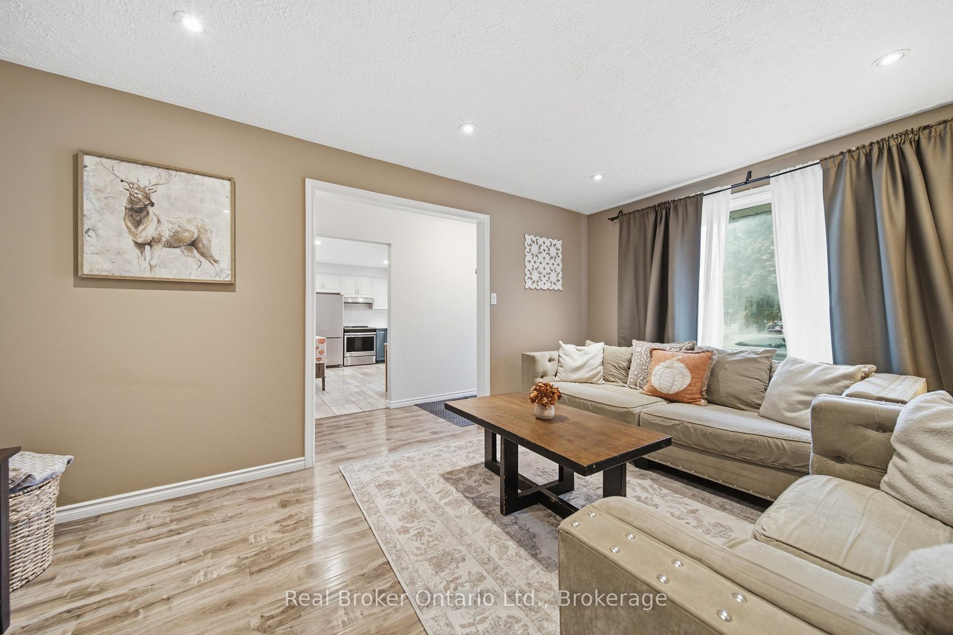 Photo 5 of 19 Argyle Drive, Guelph, Dovercliffe Park/Old University — HOMEH