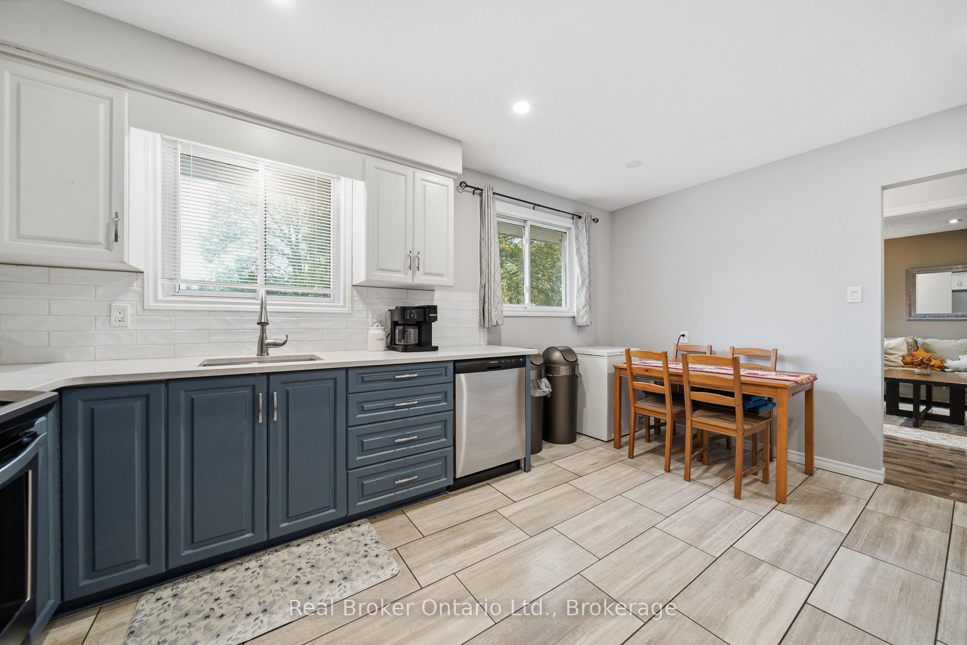 Photo 7 of 19 Argyle Drive, Guelph, Dovercliffe Park/Old University — HOMEH