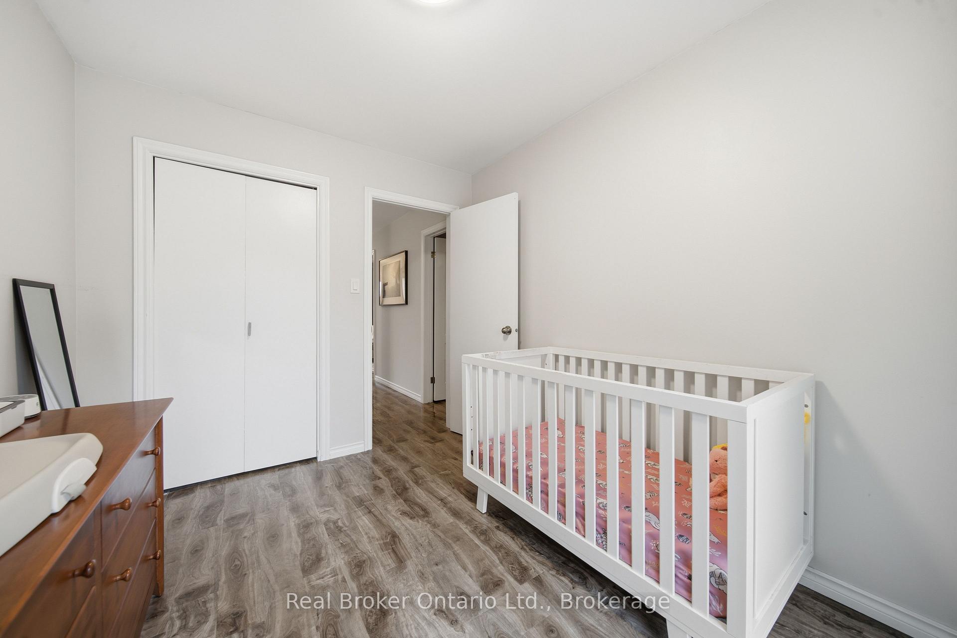 Photo 11 of 19 Argyle Drive, Guelph, Dovercliffe Park/Old University — HOMEH
