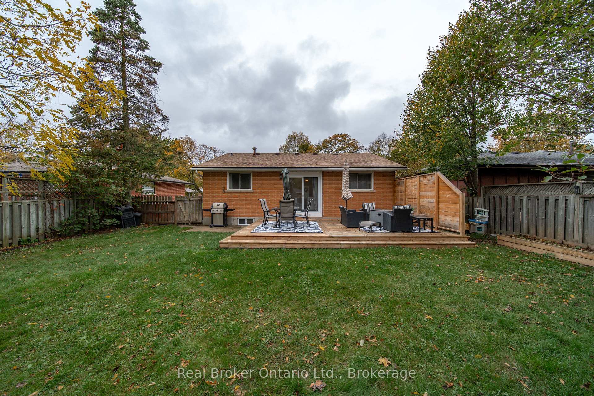 Photo 25 of 19 Argyle Drive, Guelph, Dovercliffe Park/Old University — HOMEH