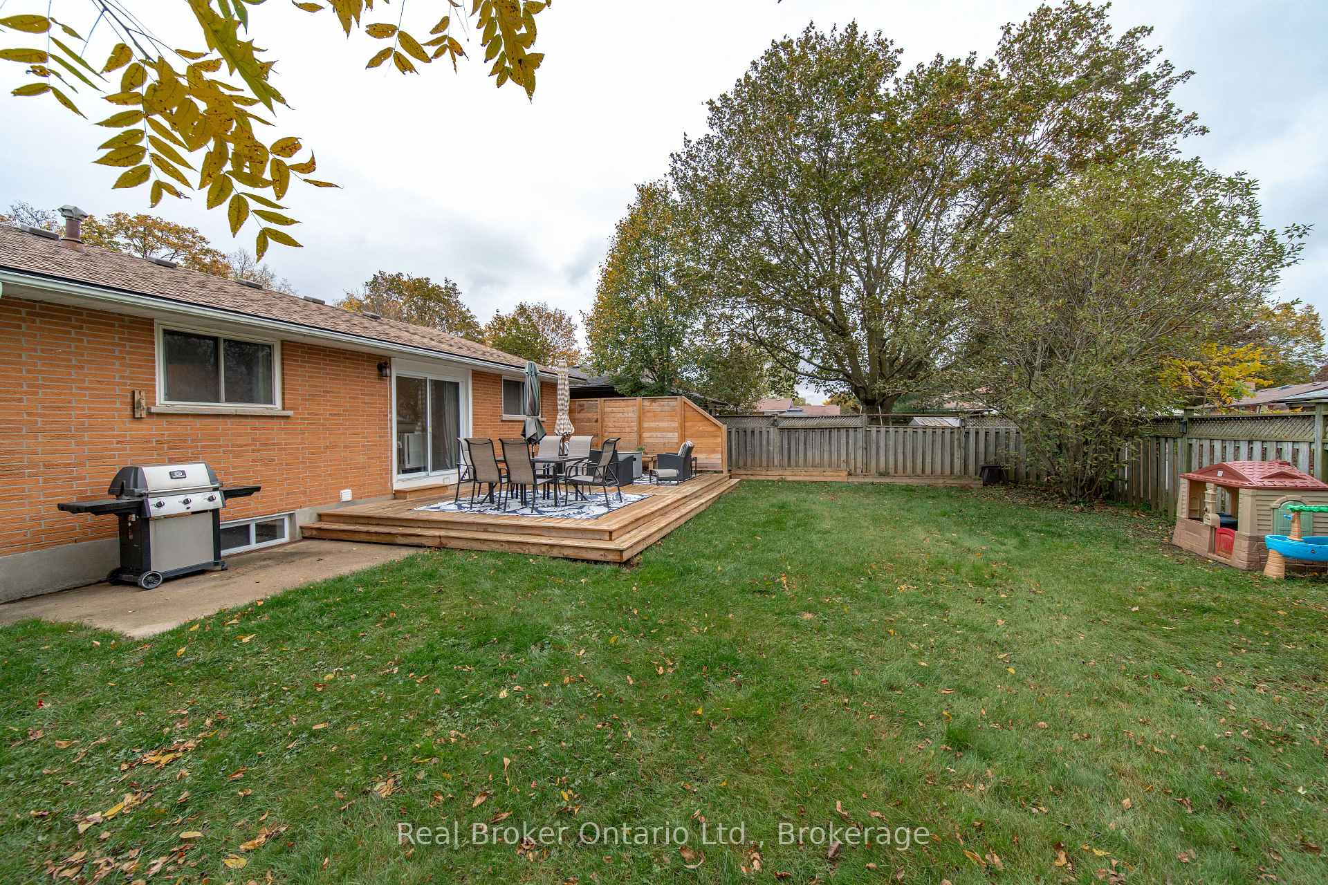 Photo 26 of 19 Argyle Drive, Guelph, Dovercliffe Park/Old University — HOMEH