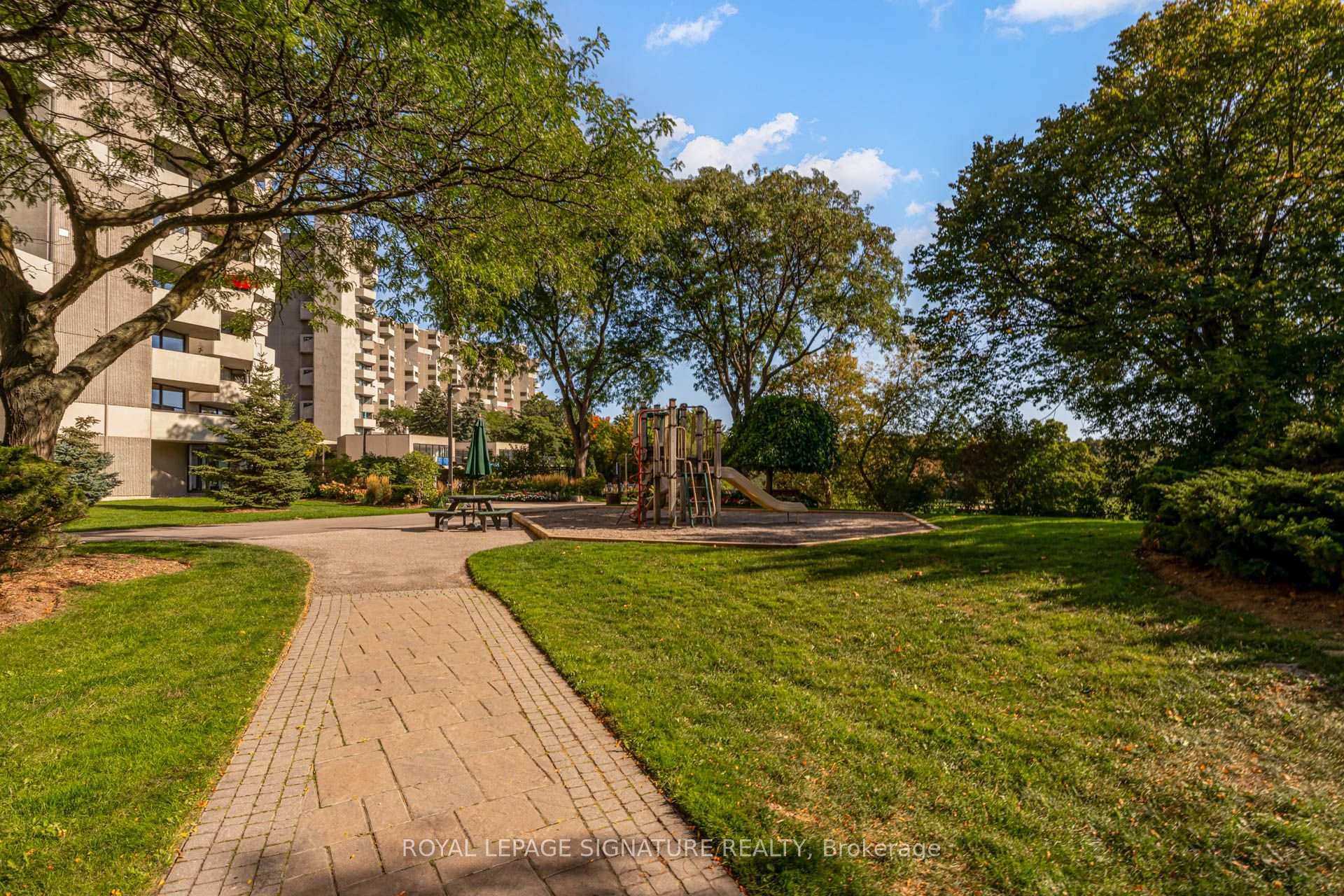 Photo 33 of Unit A39, 300 Mill Road, Etobicoke, Markland Wood — HOMEH