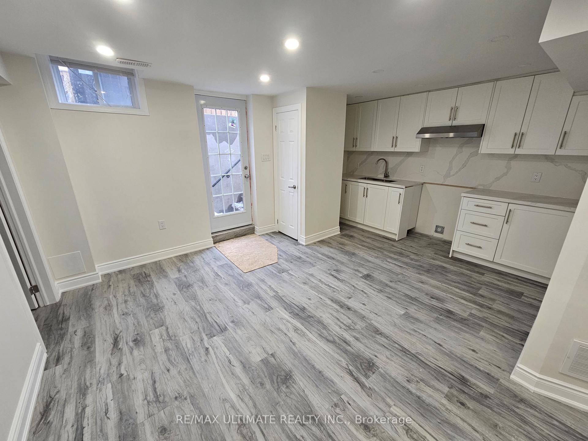 Photo 3 of 9 Clovercrest Drive, Brampton, Fletcher's Meadow — HOMEH