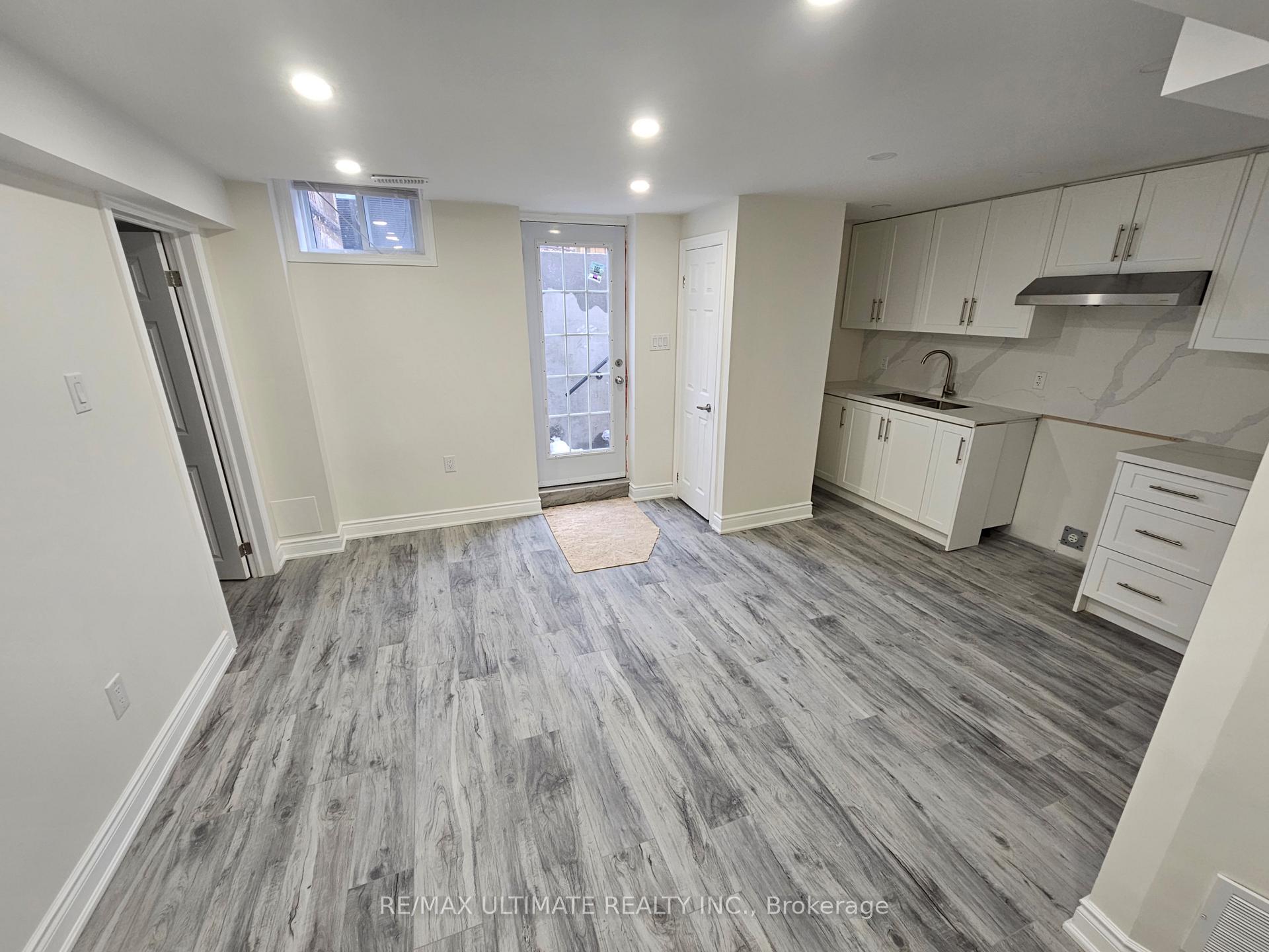 Photo 4 of 9 Clovercrest Drive, Brampton, Fletcher's Meadow — HOMEH