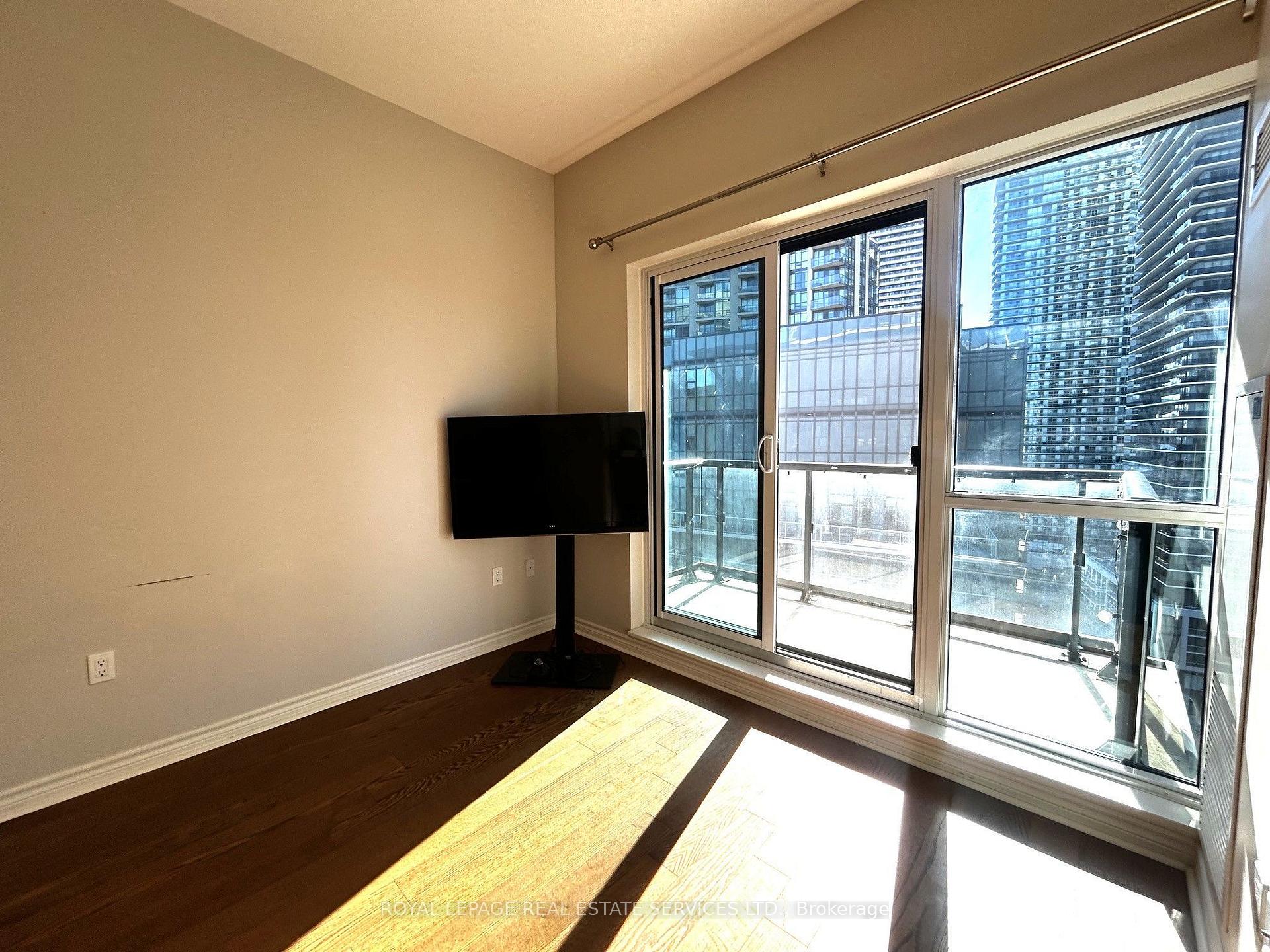 Photo 6 of Unit 1702, 39 Annie Craig Drive, Etobicoke, Mimico — HOMEH