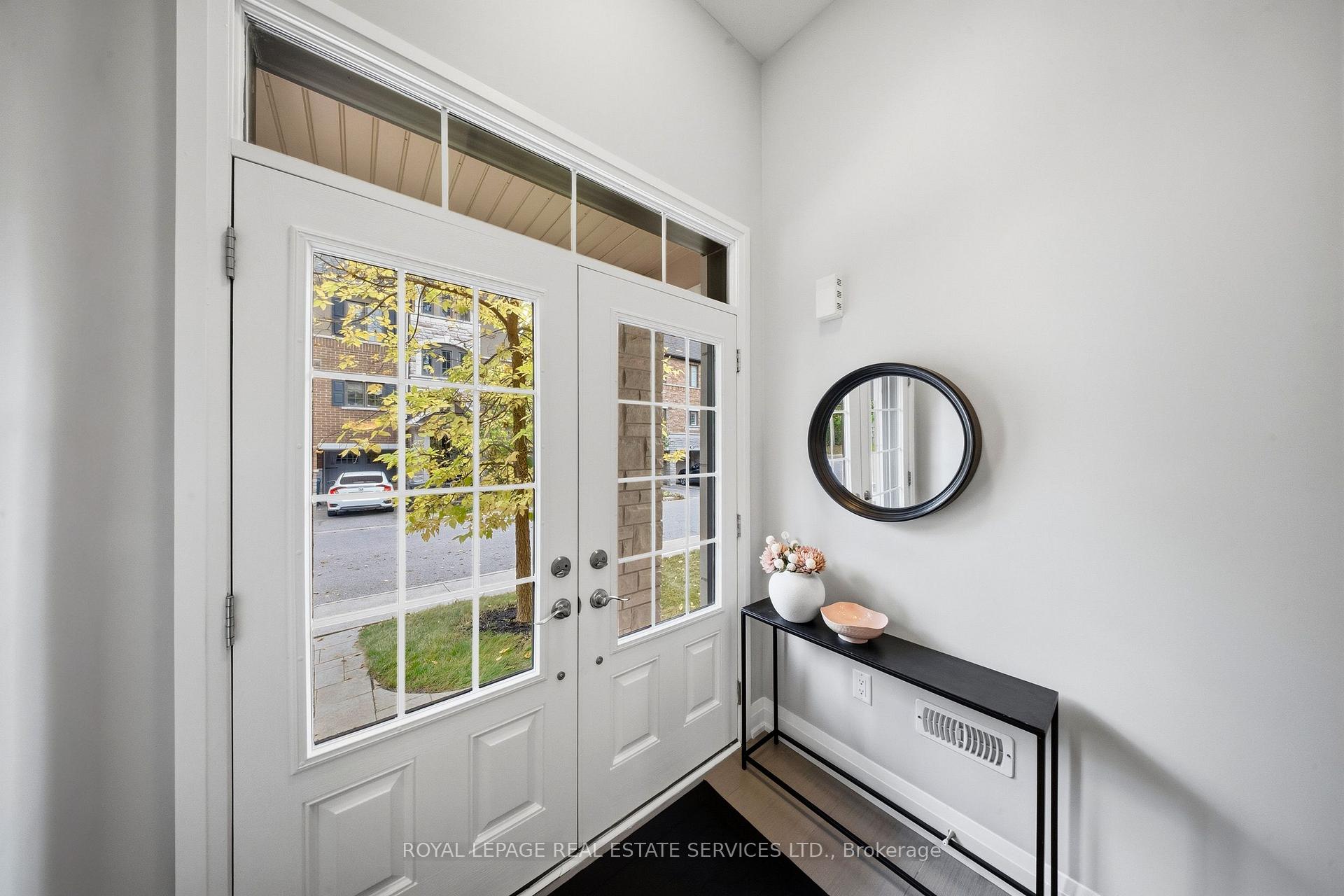Photo 3 of 1233 Azinger Lane, Mississauga, Lakeview — HOMEH