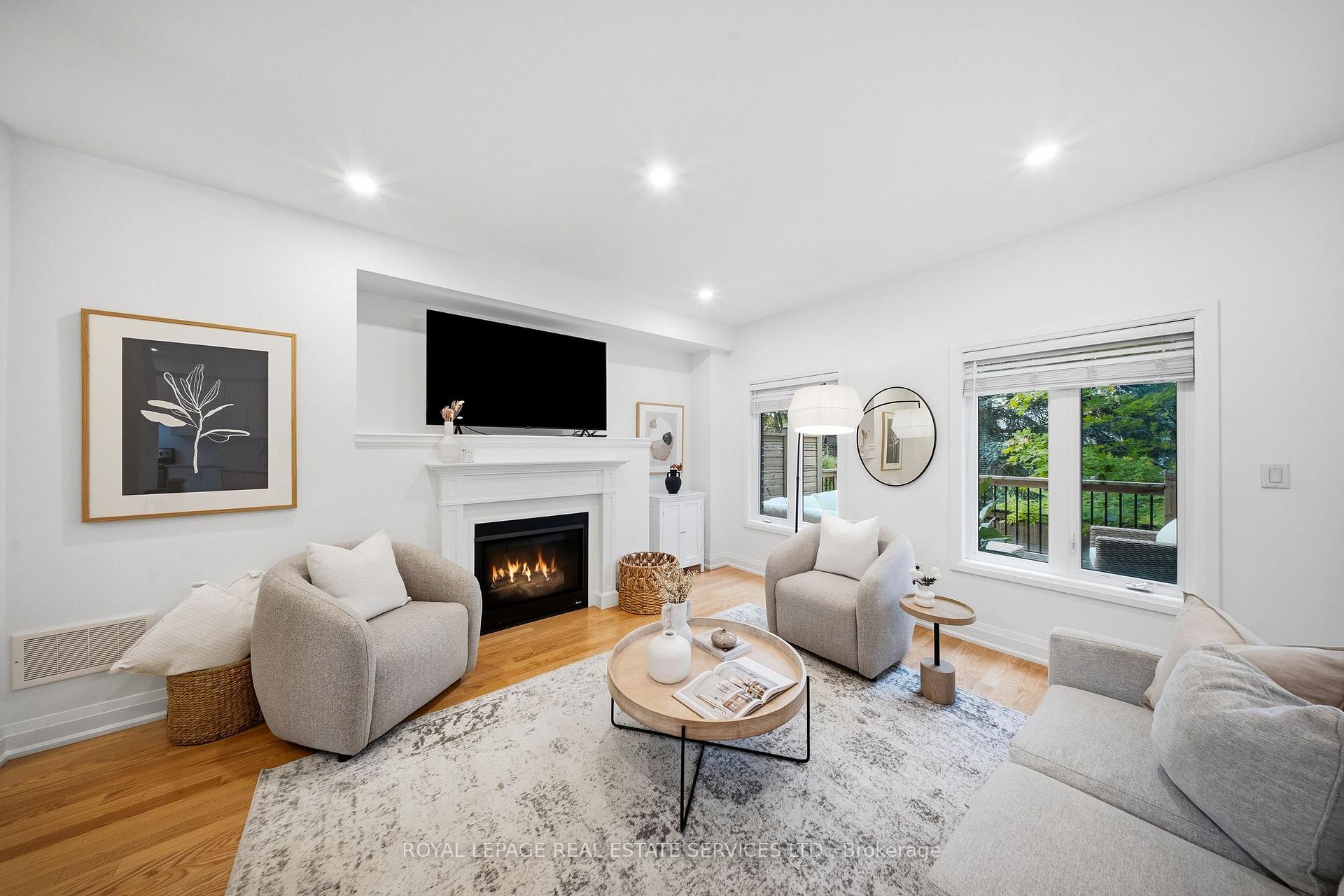 Photo 4 of 1233 Azinger Lane, Mississauga, Lakeview — HOMEH