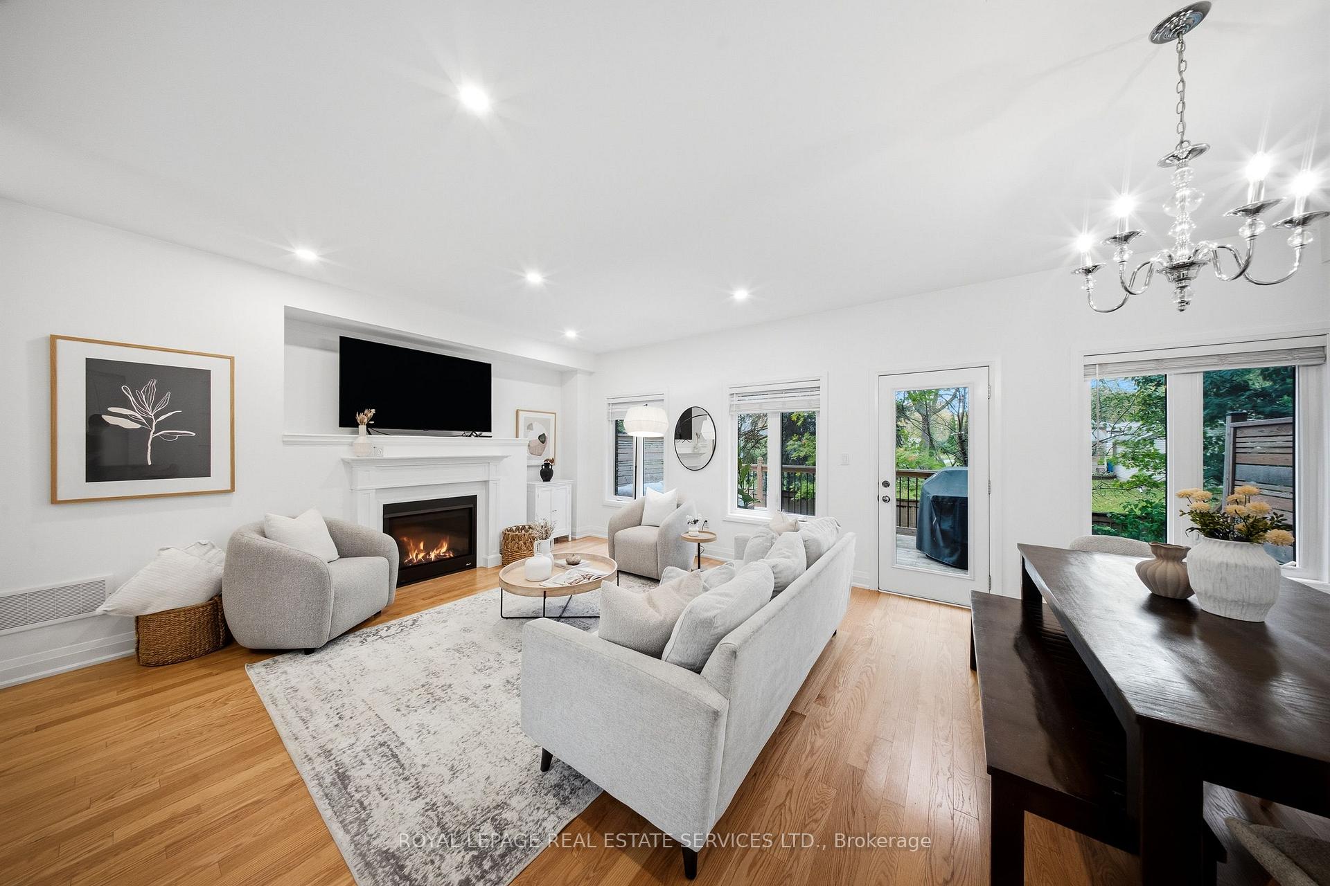 Photo 7 of 1233 Azinger Lane, Mississauga, Lakeview — HOMEH