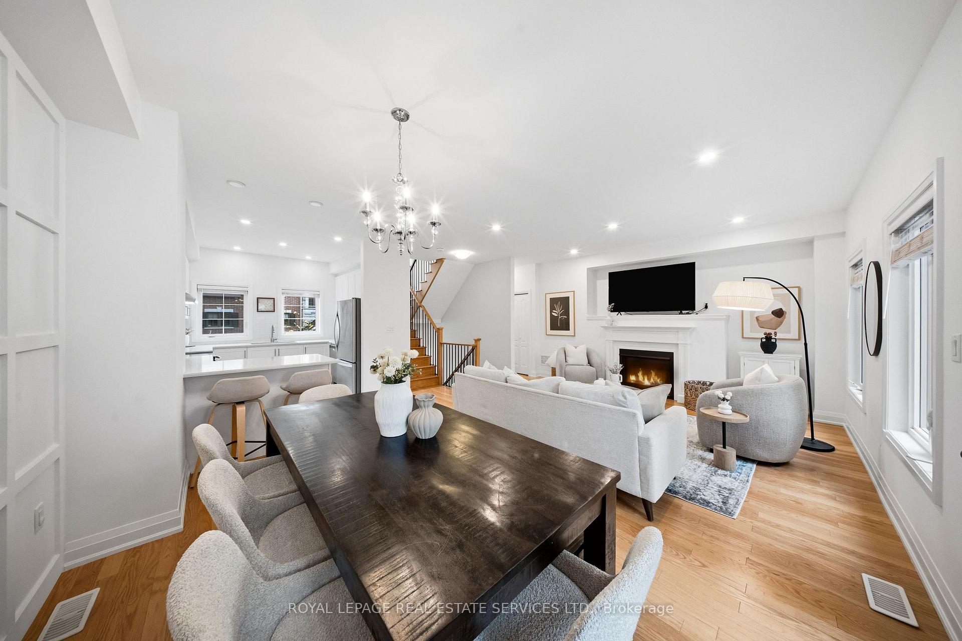 Photo 10 of 1233 Azinger Lane, Mississauga, Lakeview — HOMEH