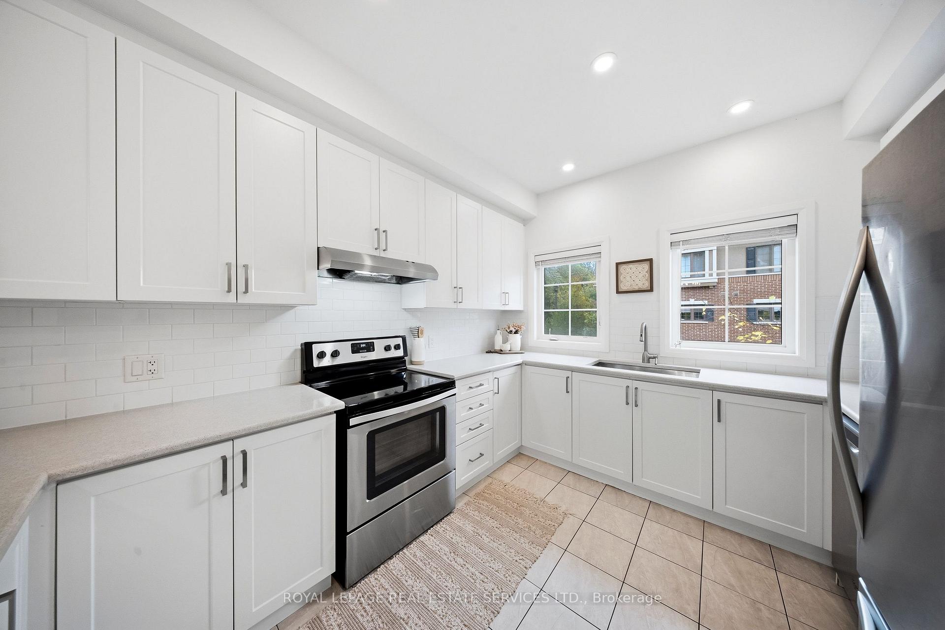Photo 12 of 1233 Azinger Lane, Mississauga, Lakeview — HOMEH