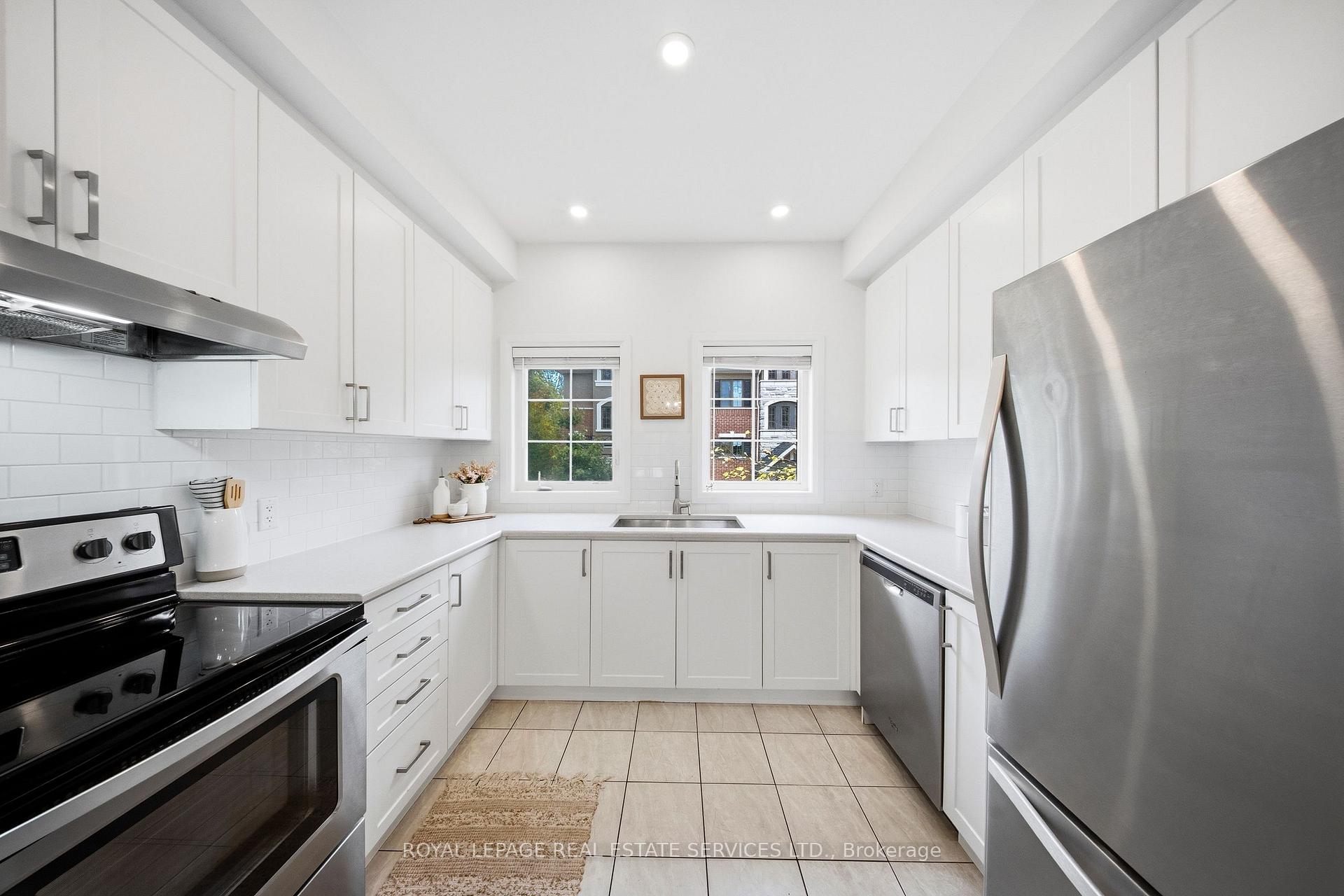 Photo 13 of 1233 Azinger Lane, Mississauga, Lakeview — HOMEH