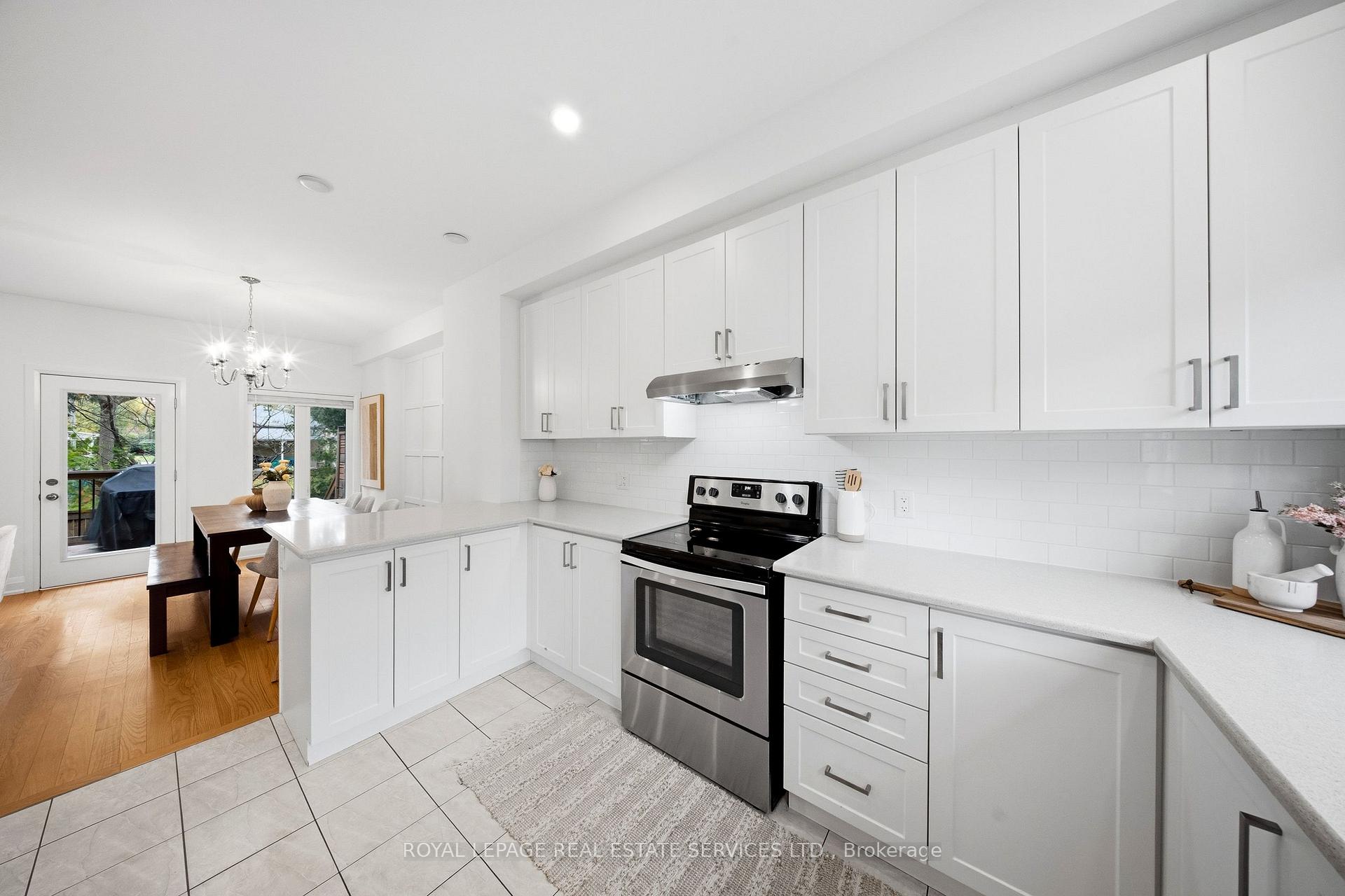 Photo 14 of 1233 Azinger Lane, Mississauga, Lakeview — HOMEH