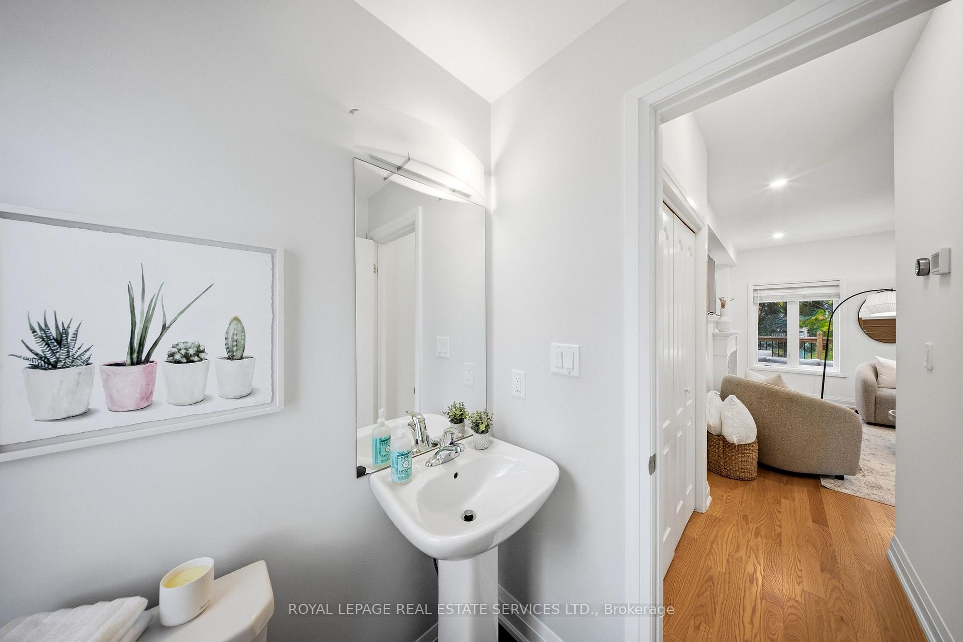 Photo 16 of 1233 Azinger Lane, Mississauga, Lakeview — HOMEH
