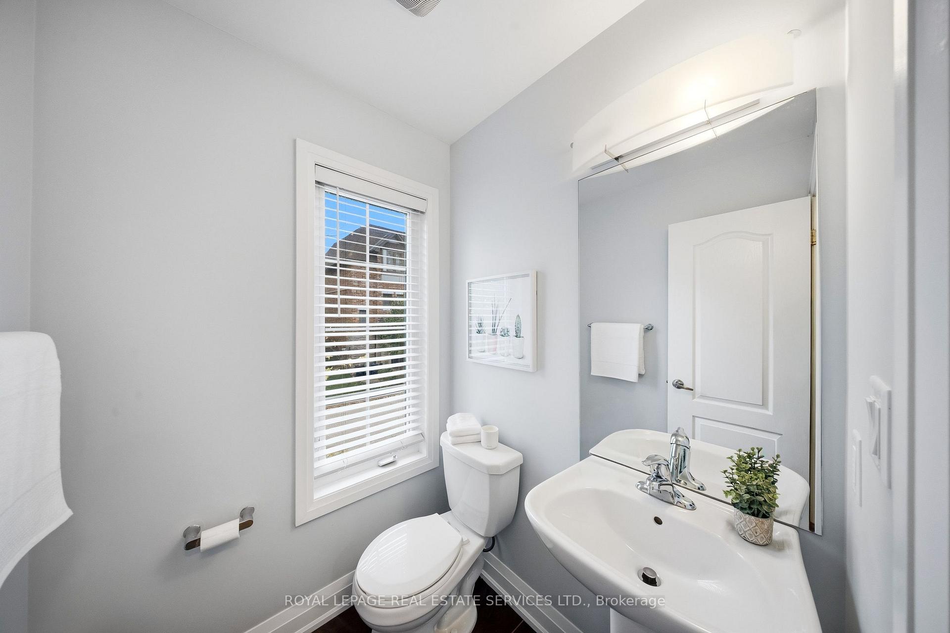 Photo 17 of 1233 Azinger Lane, Mississauga, Lakeview — HOMEH