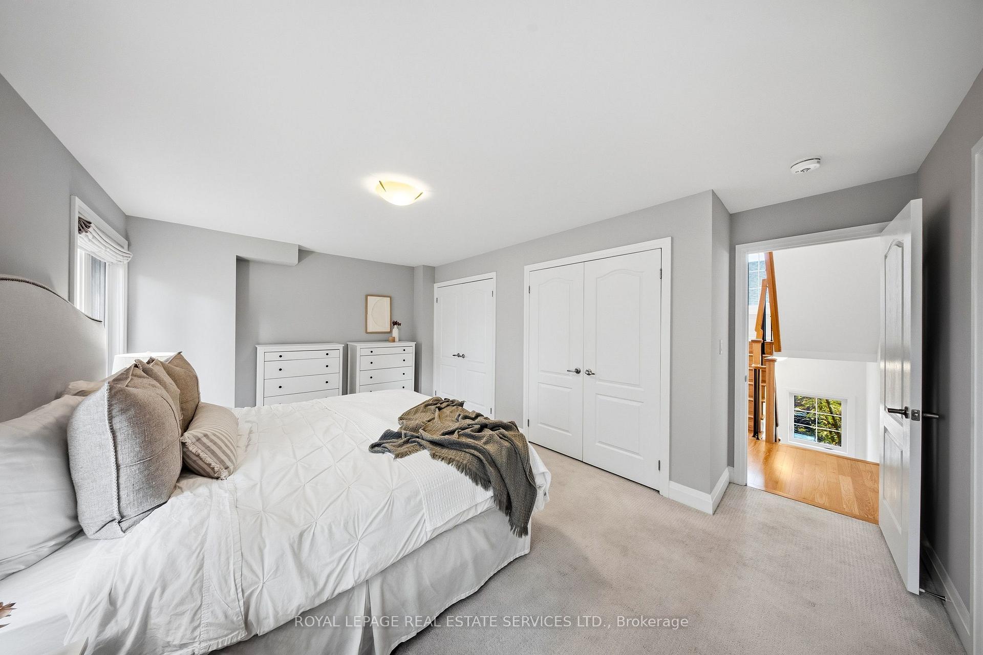 Photo 19 of 1233 Azinger Lane, Mississauga, Lakeview — HOMEH