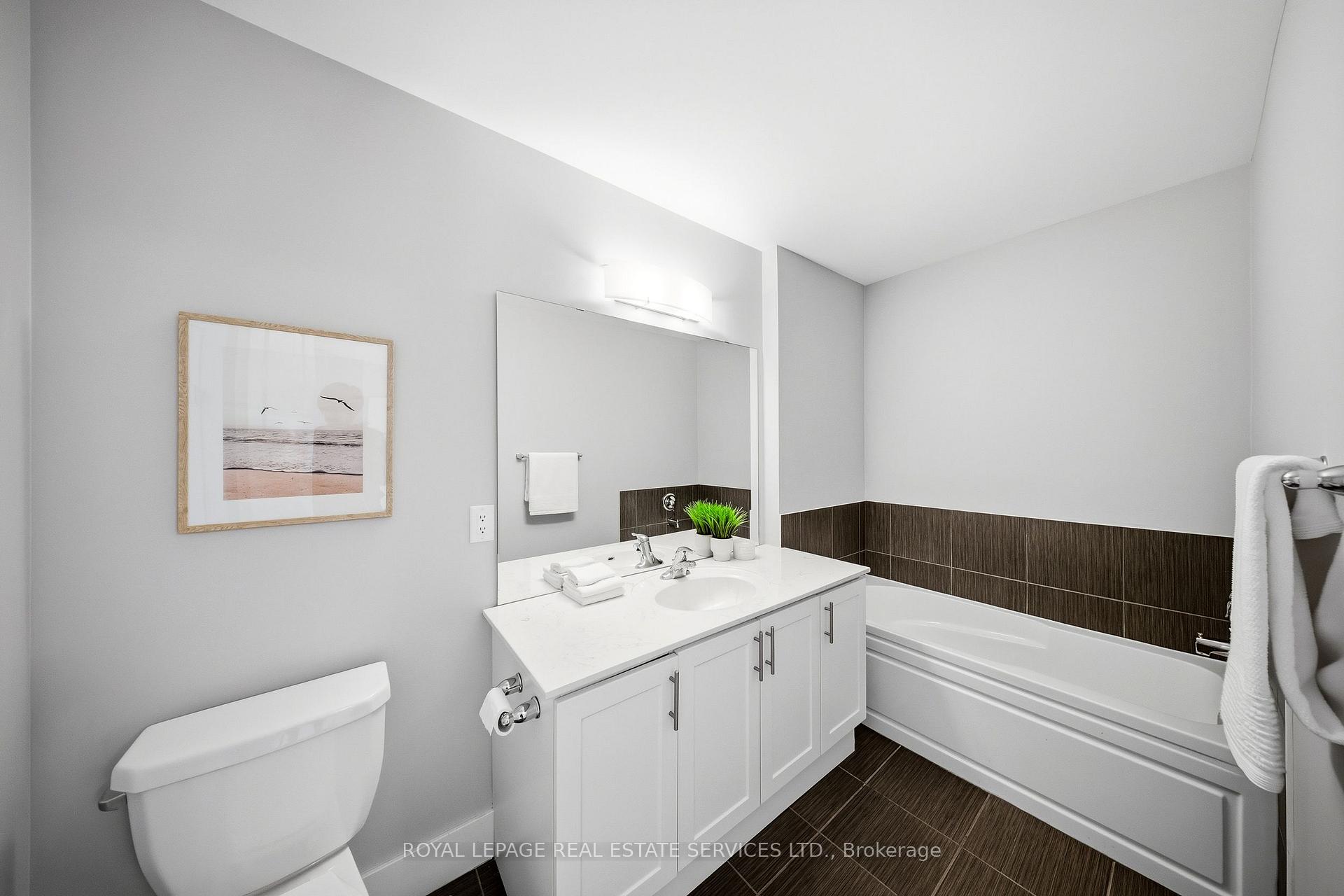 Photo 22 of 1233 Azinger Lane, Mississauga, Lakeview — HOMEH