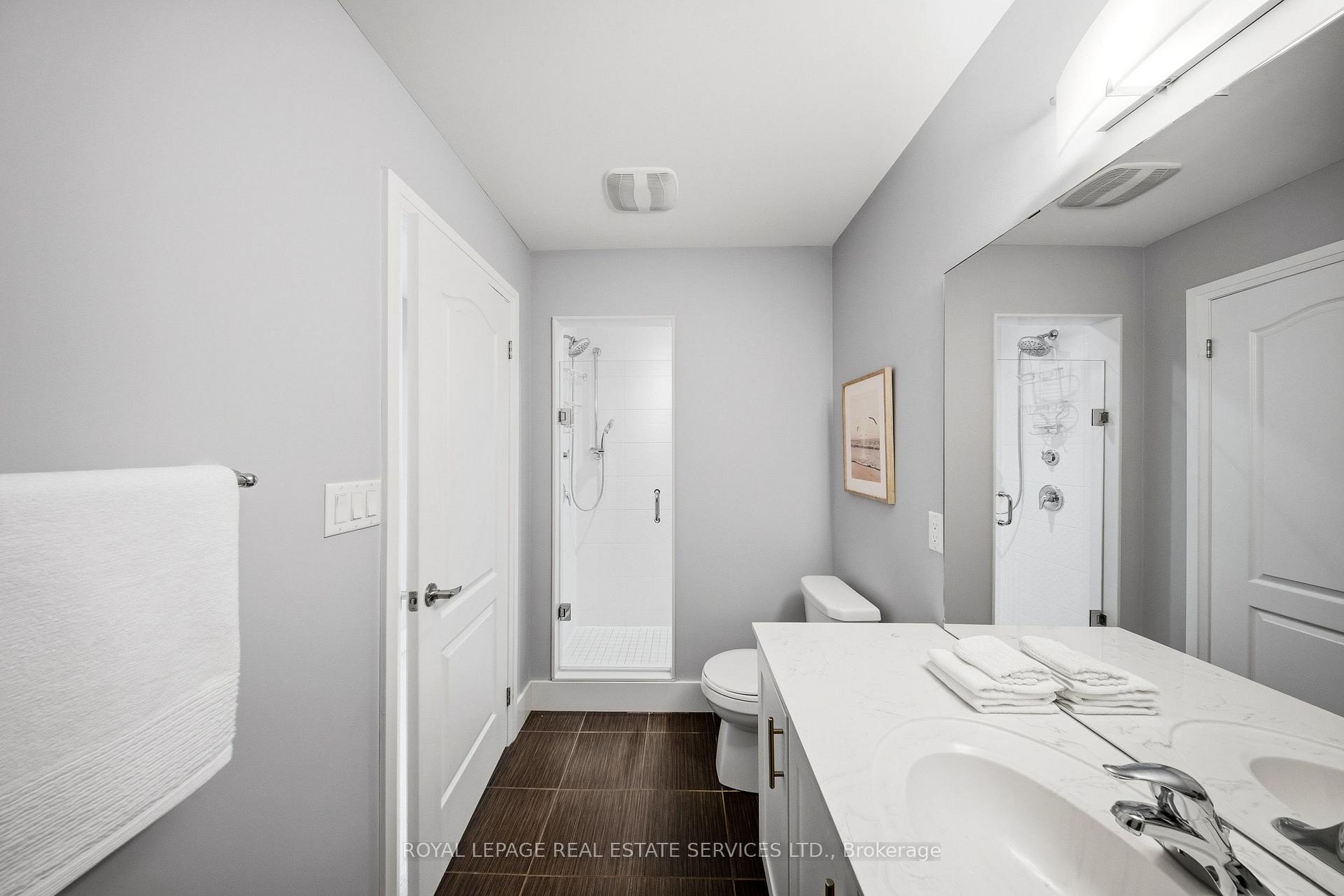 Photo 23 of 1233 Azinger Lane, Mississauga, Lakeview — HOMEH