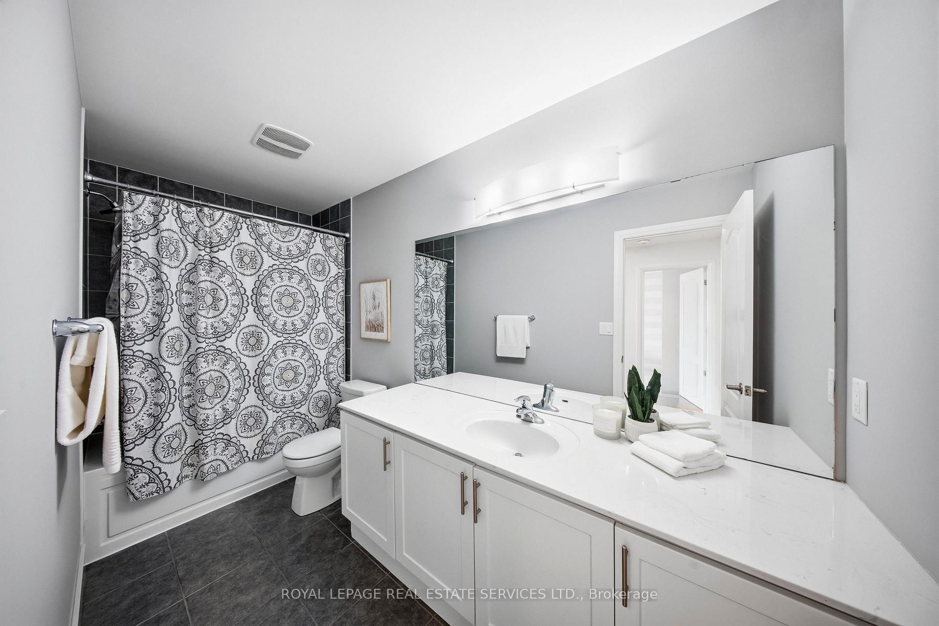 Photo 26 of 1233 Azinger Lane, Mississauga, Lakeview — HOMEH