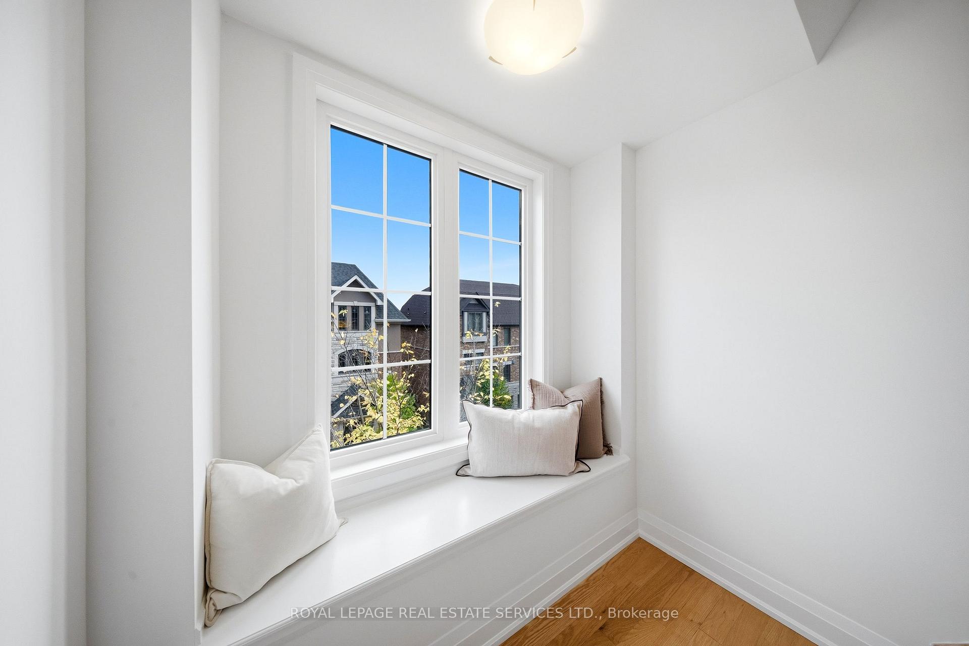 Photo 27 of 1233 Azinger Lane, Mississauga, Lakeview — HOMEH