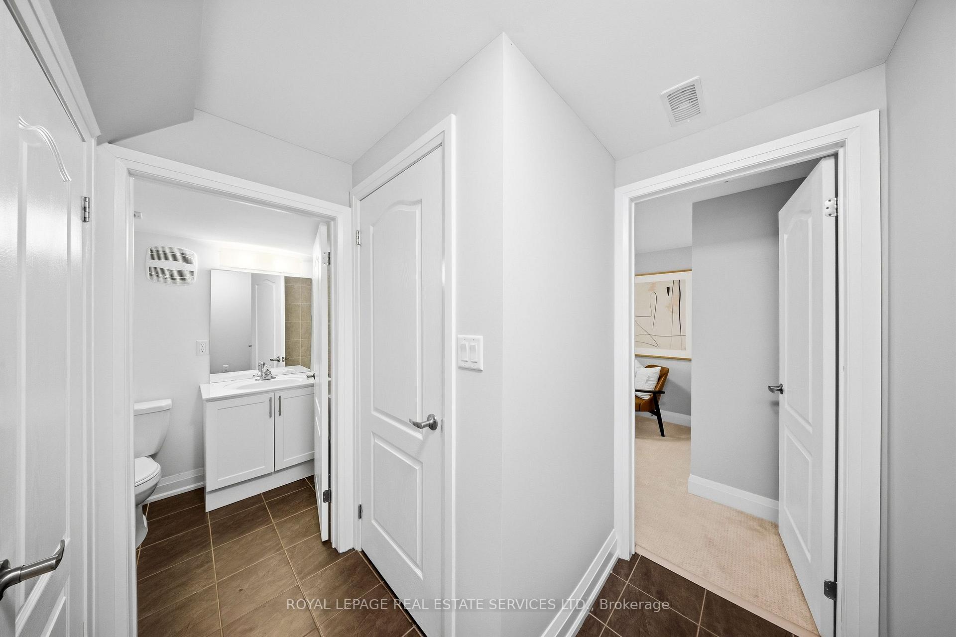 Photo 34 of 1233 Azinger Lane, Mississauga, Lakeview — HOMEH
