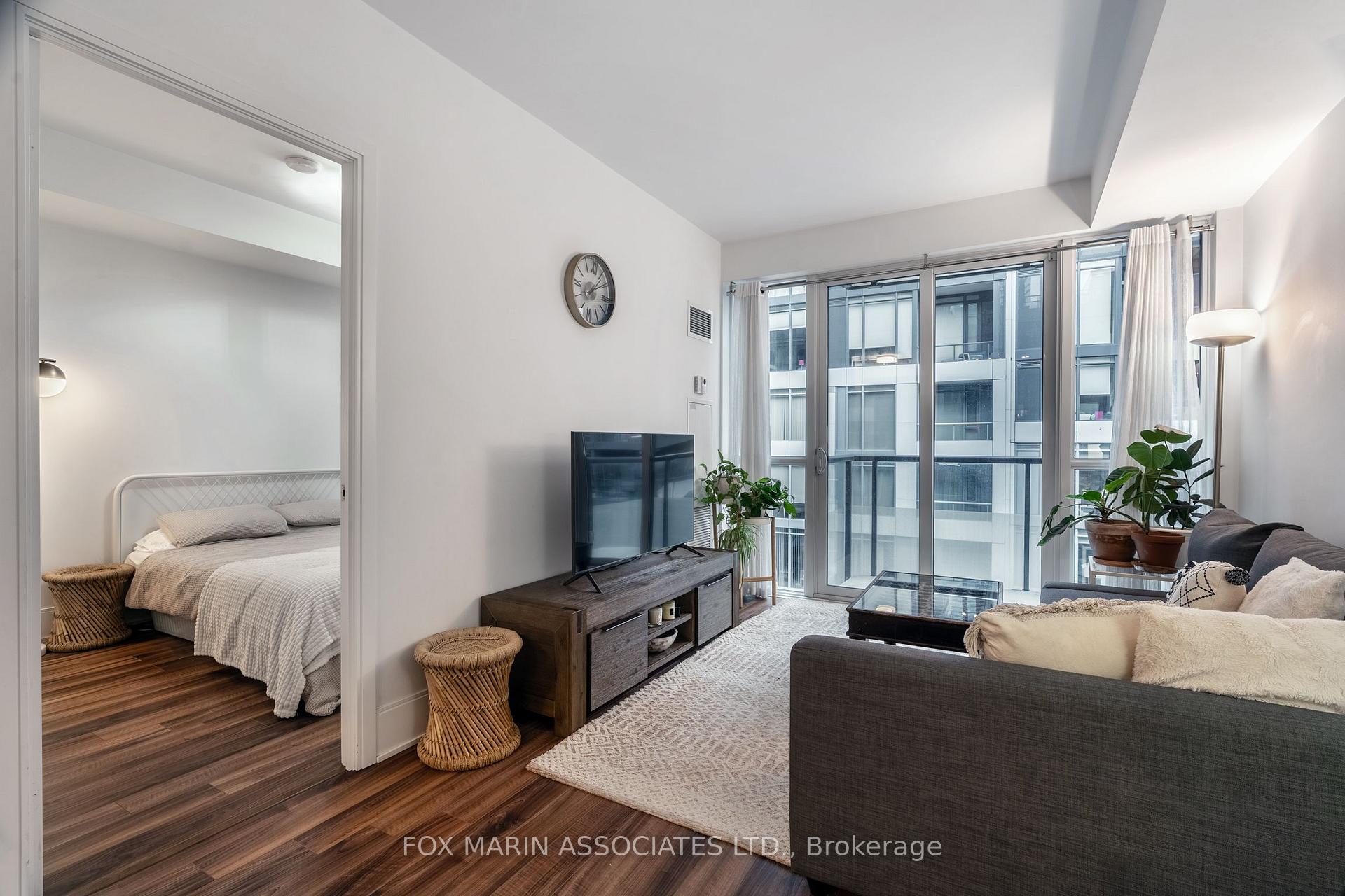 Photo 2 of Unit 807, 560 Front Street W, Toronto, Waterfront Communities — HOMEH