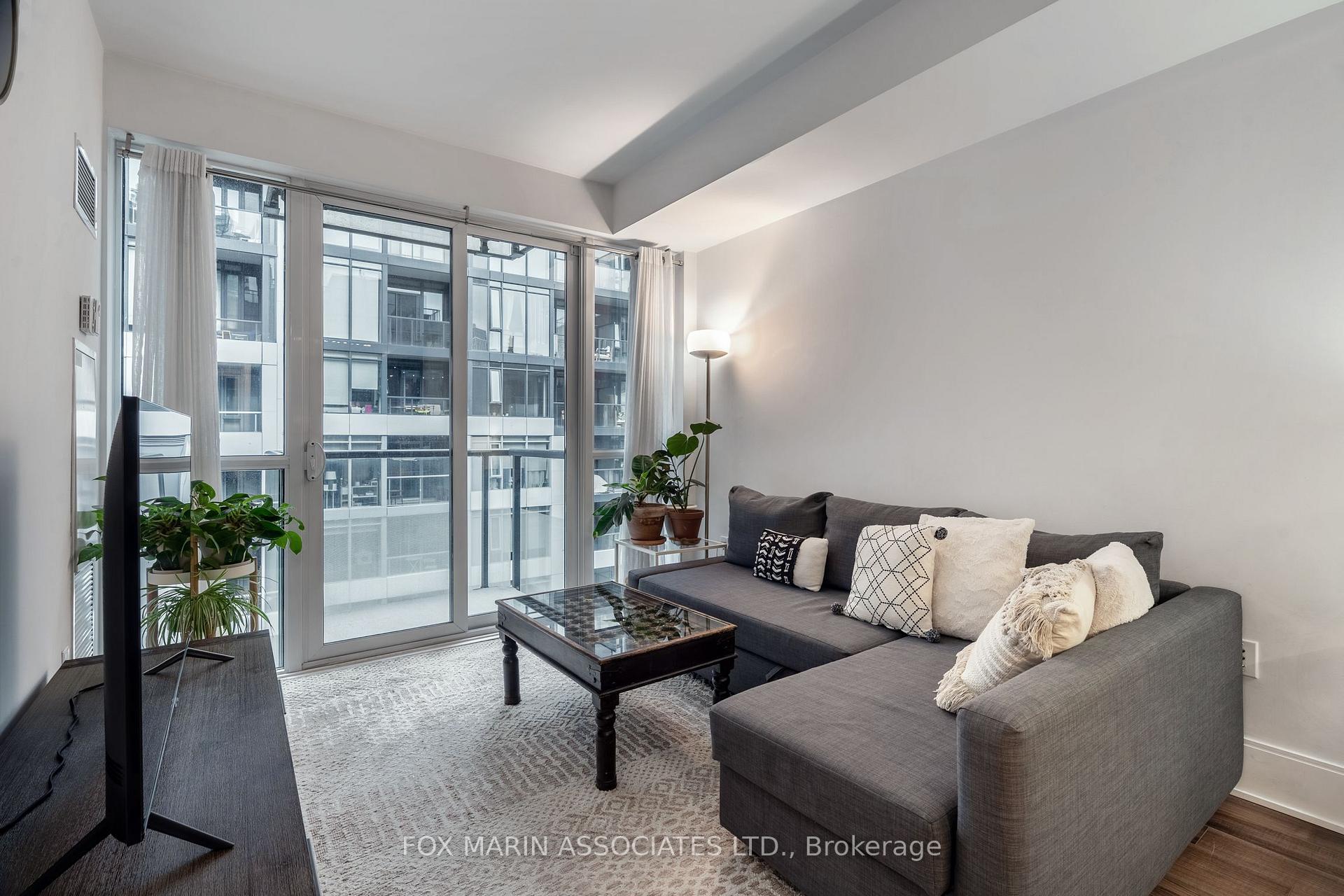 Photo 3 of Unit 807, 560 Front Street W, Toronto, Waterfront Communities — HOMEH