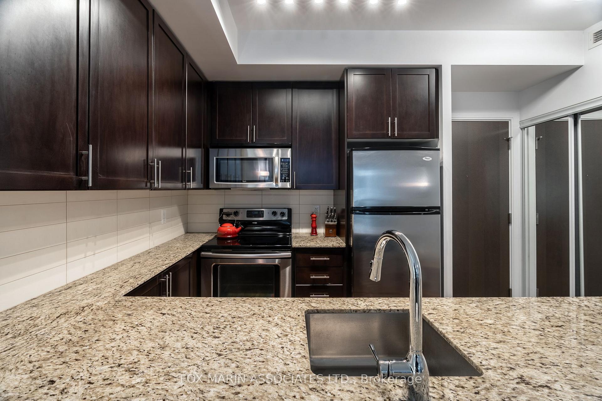 Photo 14 of Unit 807, 560 Front Street W, Toronto, Waterfront Communities — HOMEH