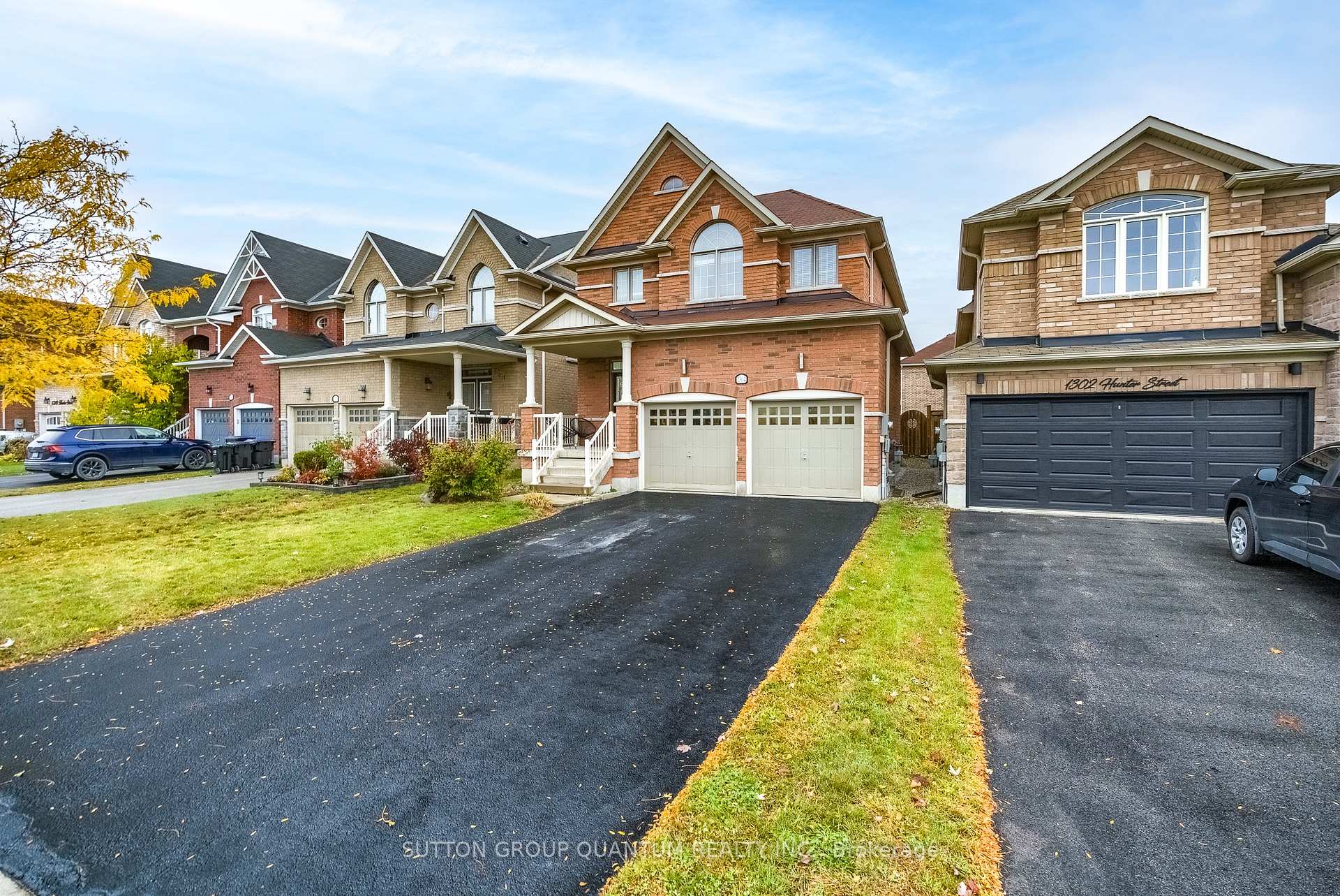 Photo 2 of 1304 Hunter Street, Innisfil, Alcona — HOMEH