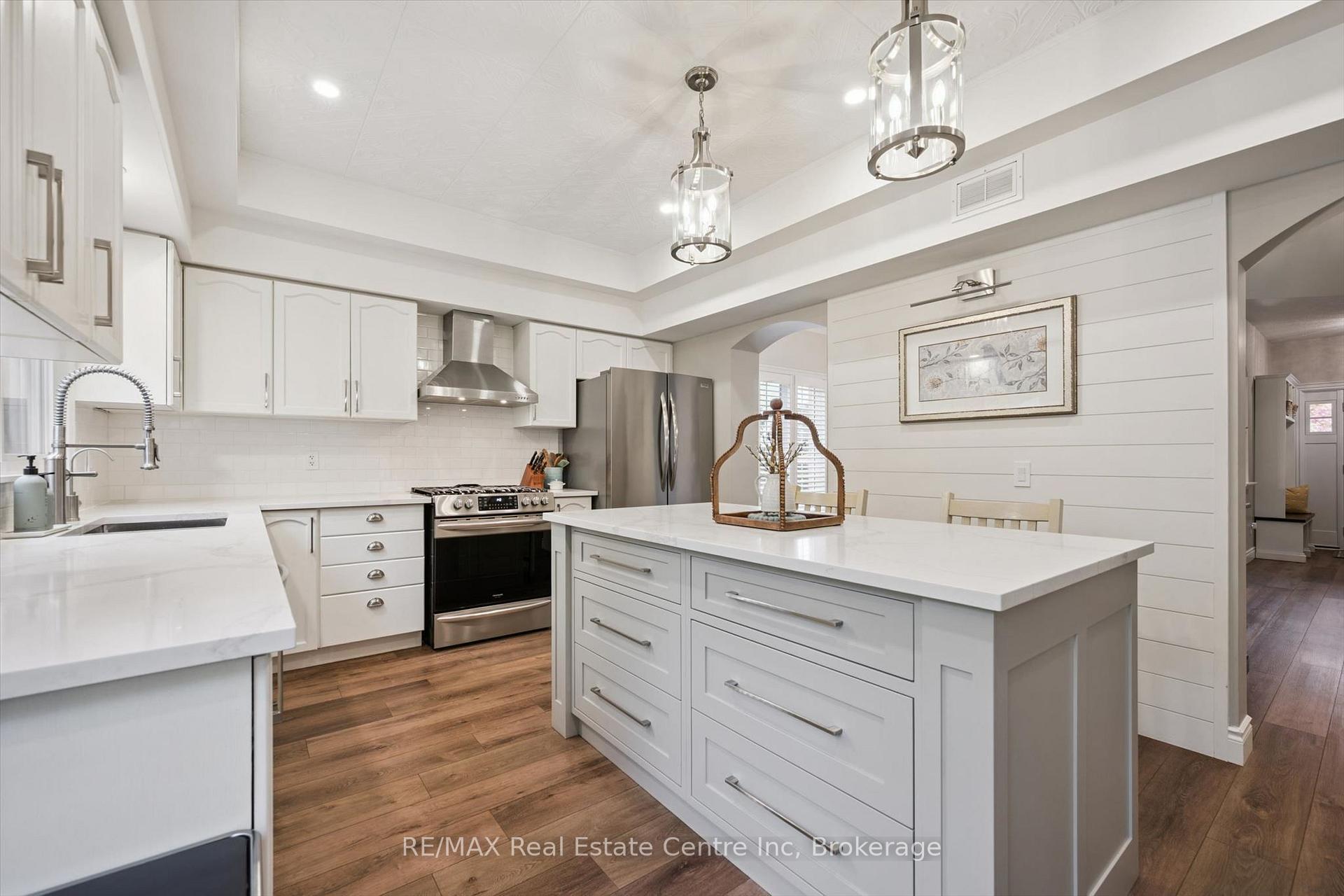 Photo 11 of 240 Prince's Street, Centre Wellington, Fergus — HOMEH