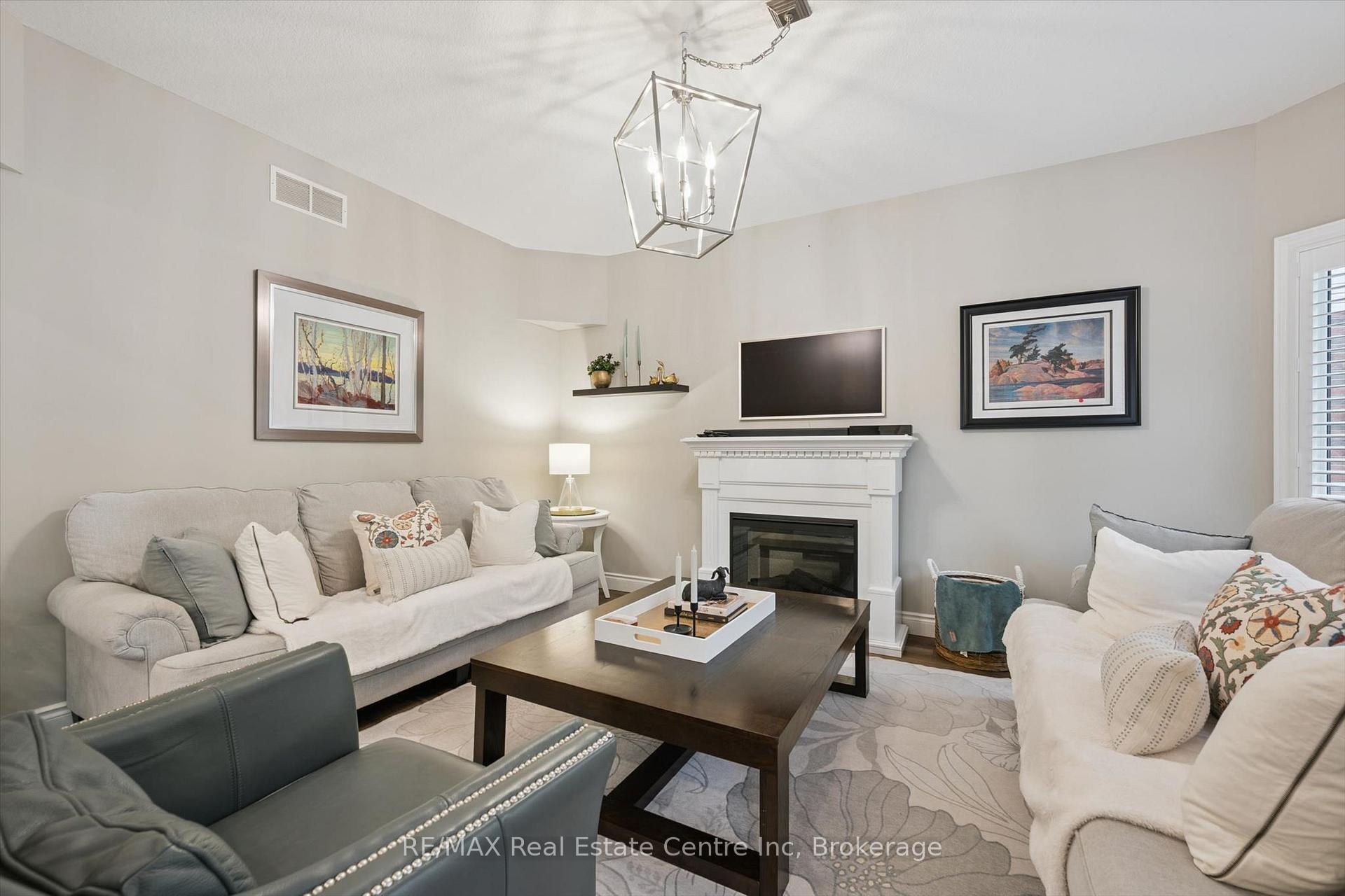 Photo 17 of 240 Prince's Street, Centre Wellington, Fergus — HOMEH
