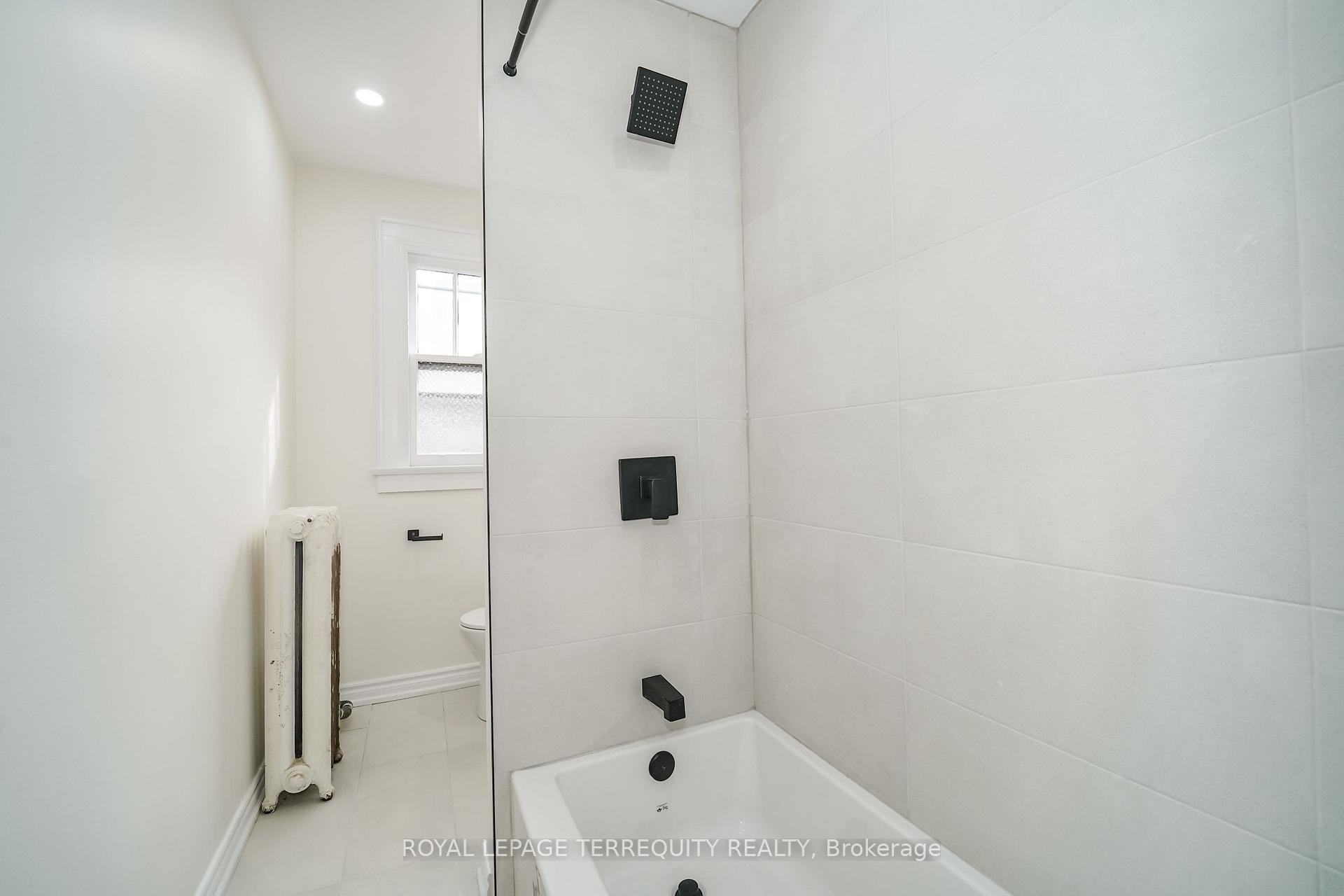 Photo 5 of Unit 6, 8 Thorncliffe Avenue, Toronto, Playter Estates-Danforth — HOMEH