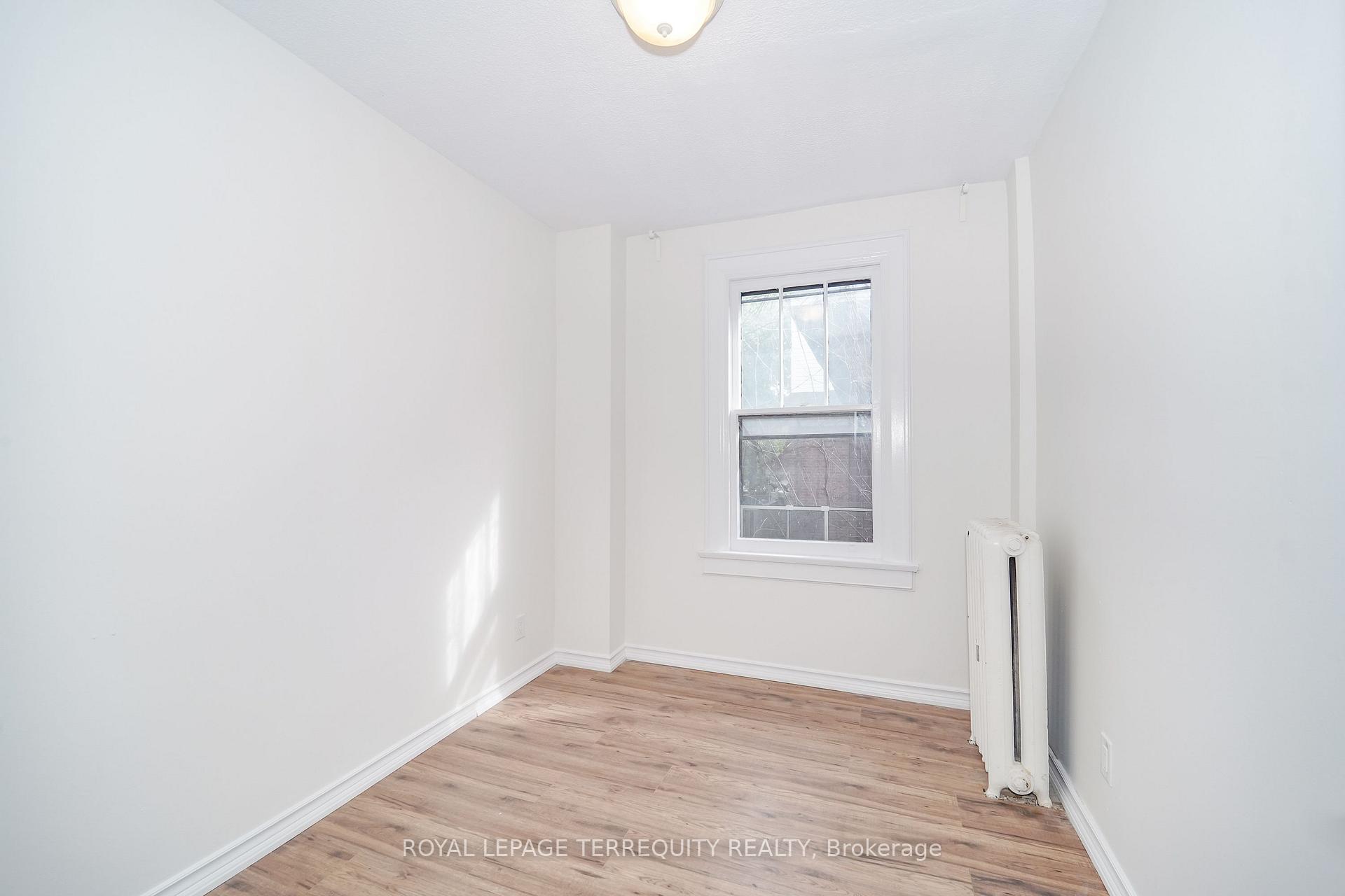 Photo 6 of Unit 6, 8 Thorncliffe Avenue, Toronto, Playter Estates-Danforth — HOMEH
