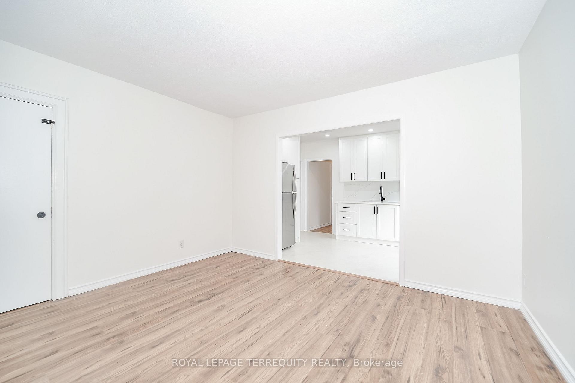 Photo 7 of Unit 6, 8 Thorncliffe Avenue, Toronto, Playter Estates-Danforth — HOMEH