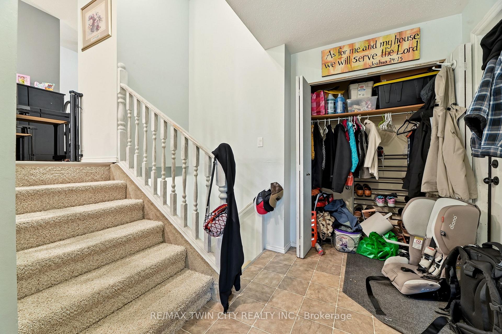 Photo 3 of 82 Beaver Crescent, Brantford, Lynden Hills — HOMEH