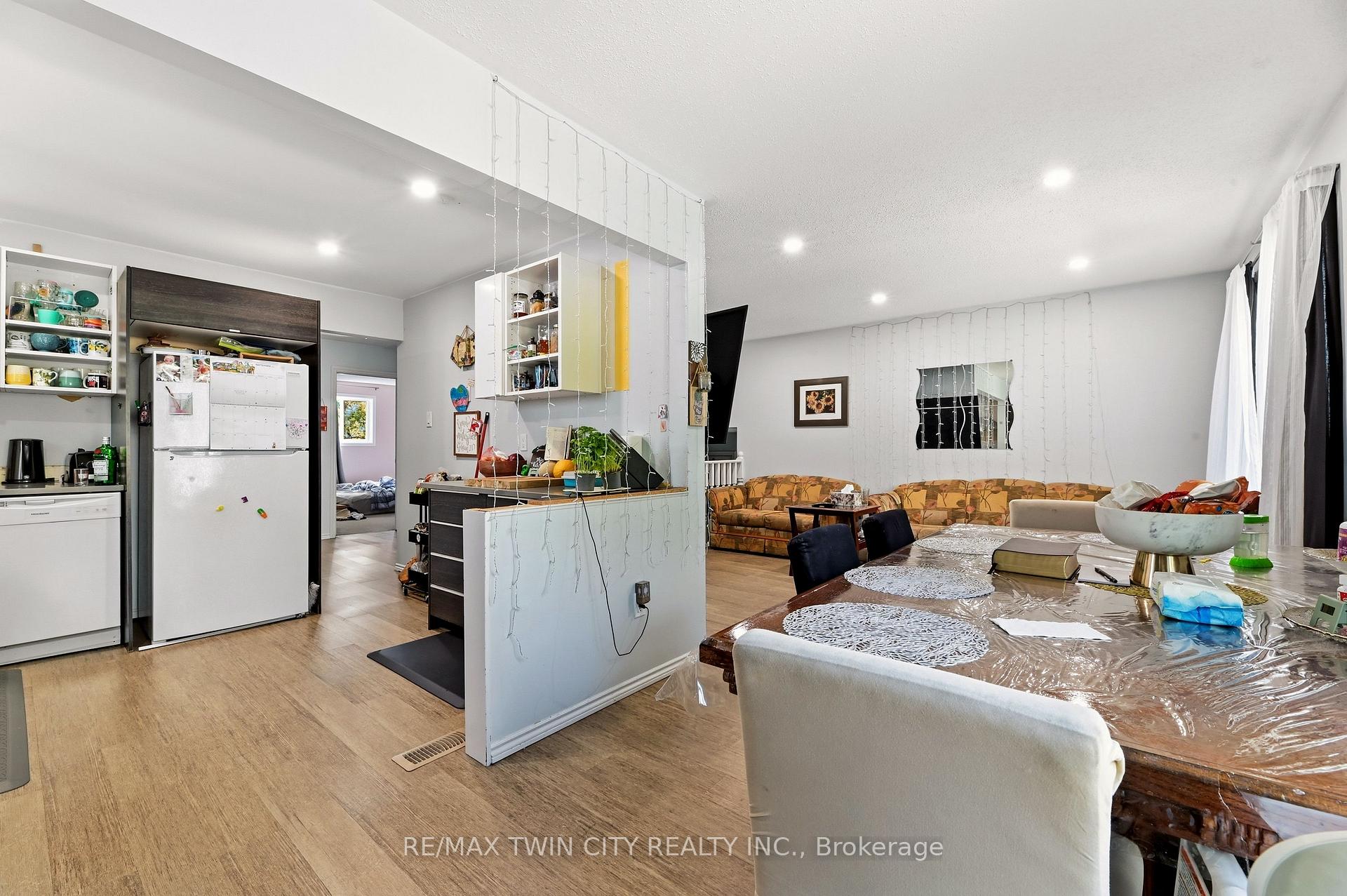 Photo 7 of 82 Beaver Crescent, Brantford, Lynden Hills — HOMEH