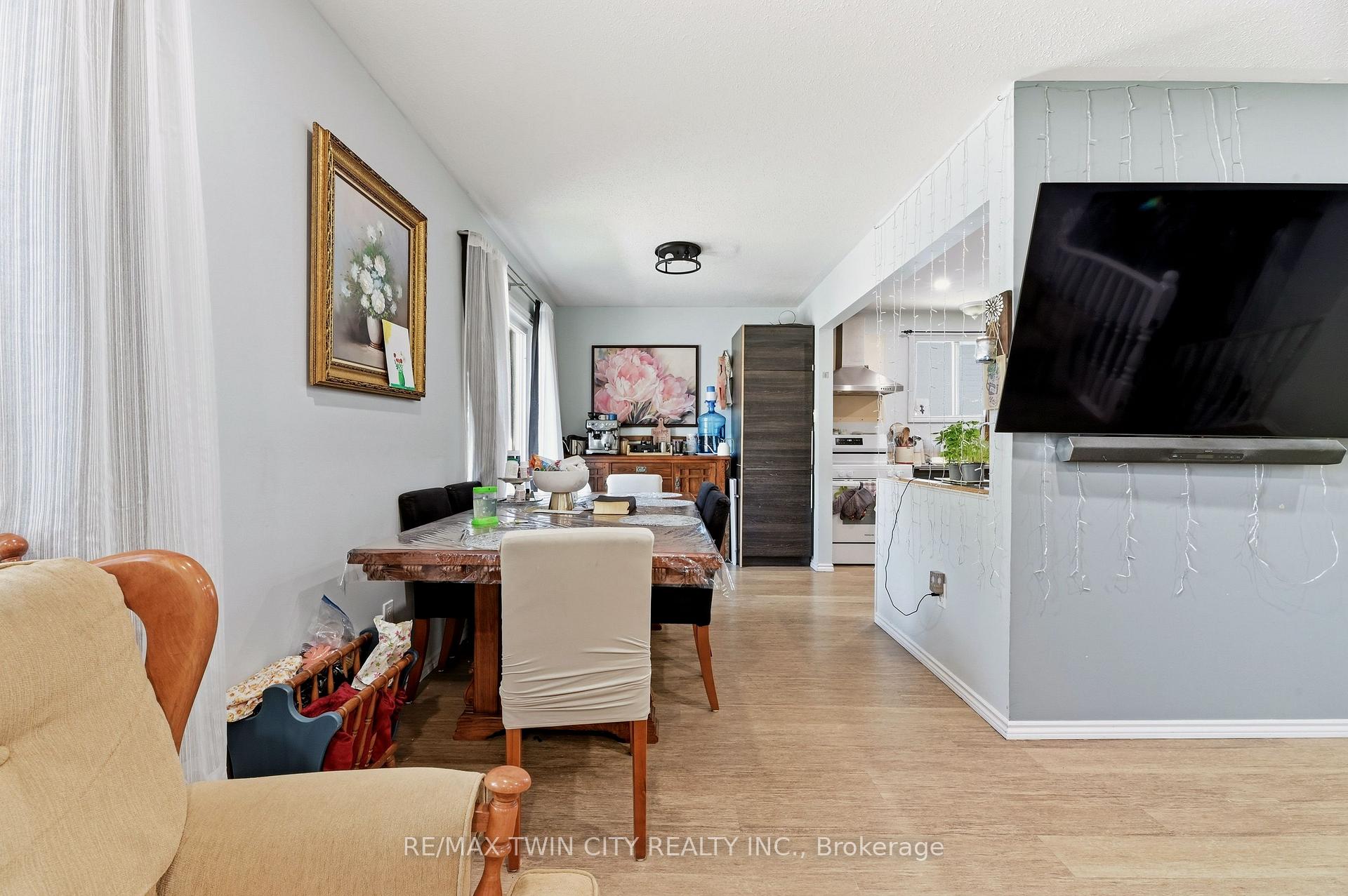 Photo 8 of 82 Beaver Crescent, Brantford, Lynden Hills — HOMEH