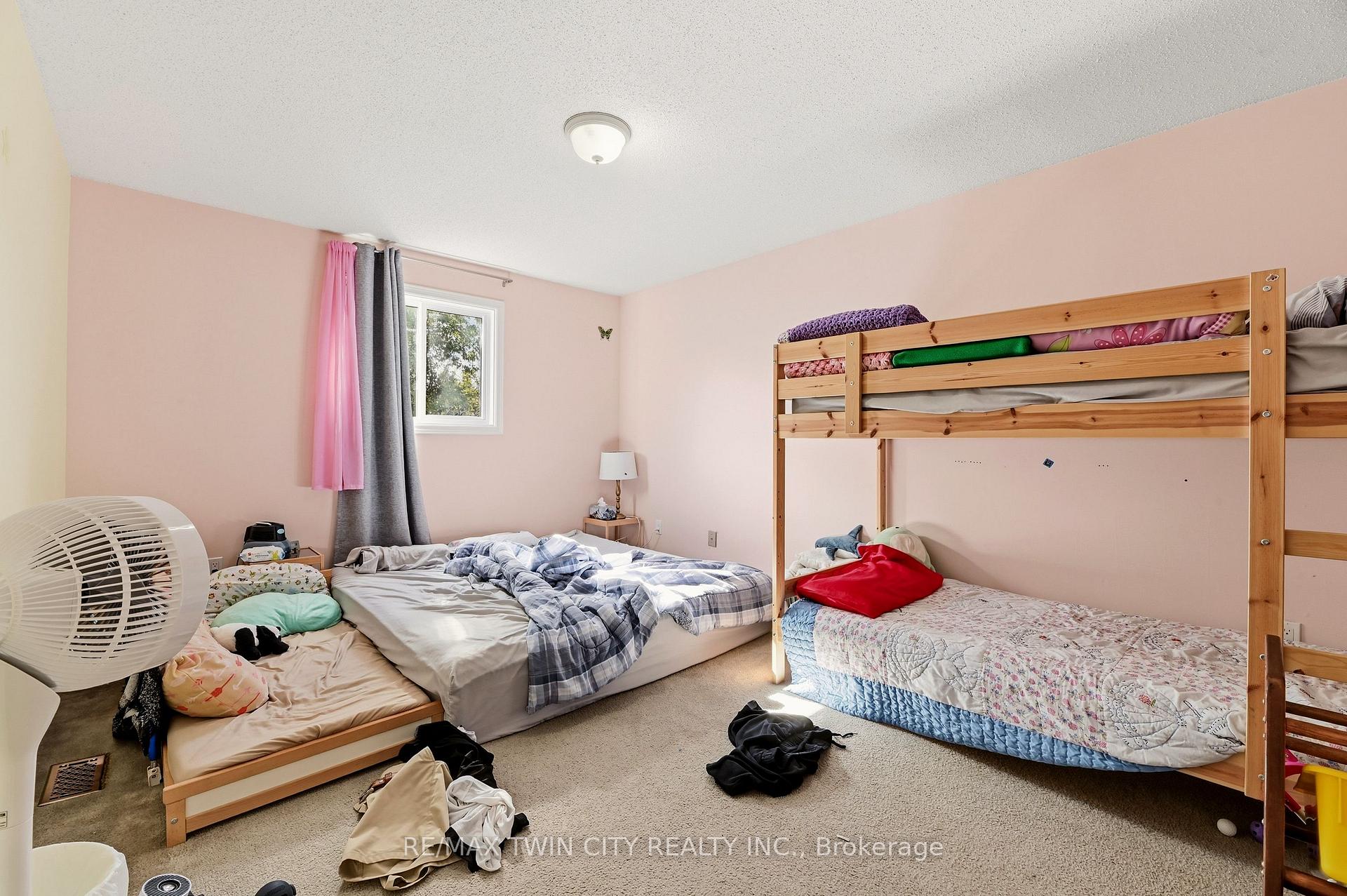 Photo 12 of 82 Beaver Crescent, Brantford, Lynden Hills — HOMEH