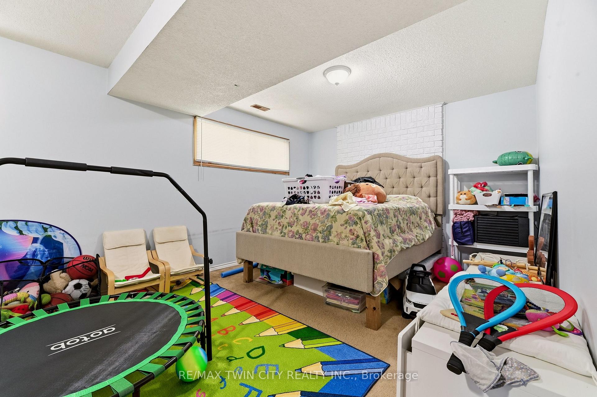 Photo 16 of 82 Beaver Crescent, Brantford, Lynden Hills — HOMEH