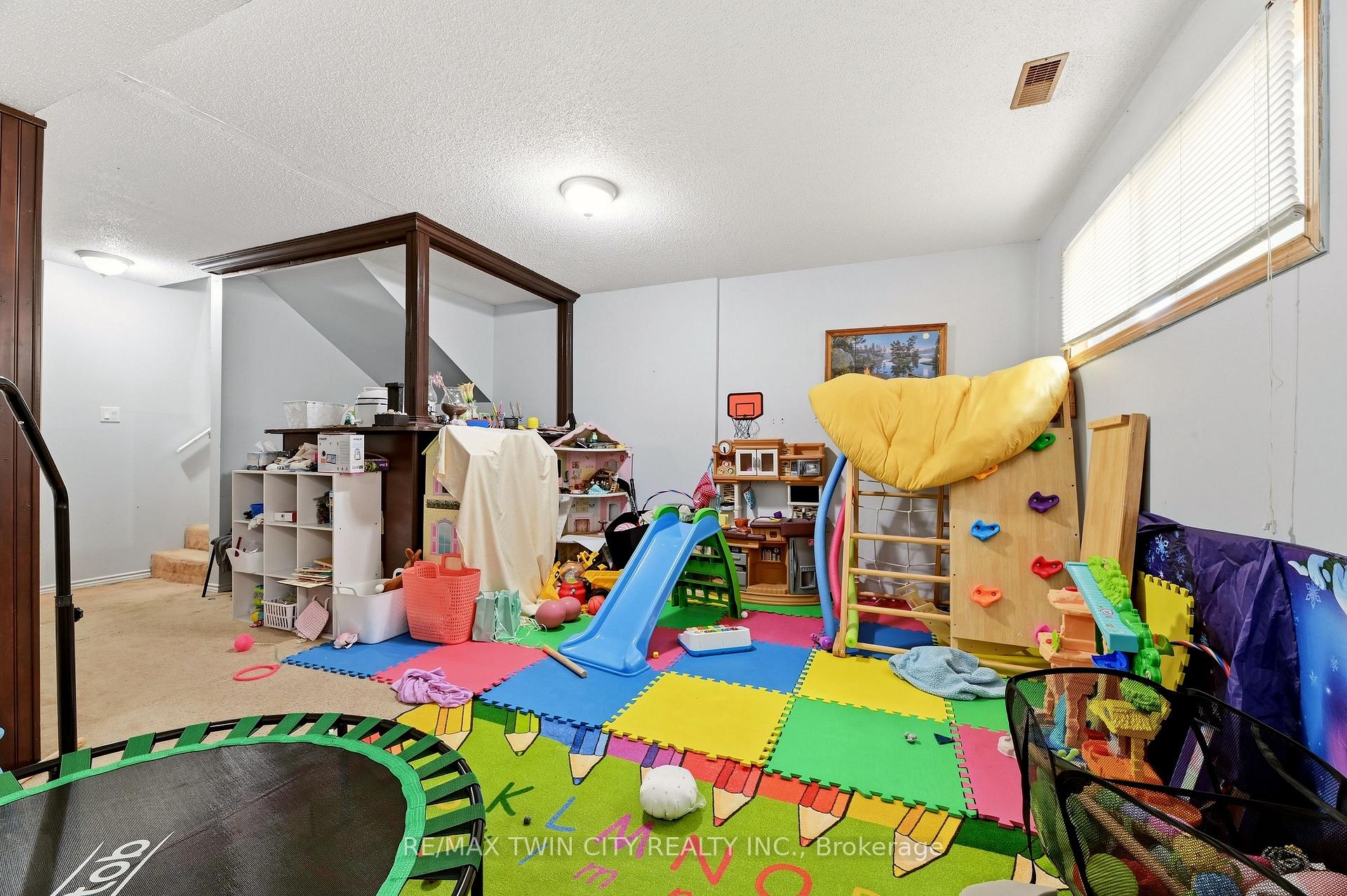 Photo 18 of 82 Beaver Crescent, Brantford, Lynden Hills — HOMEH