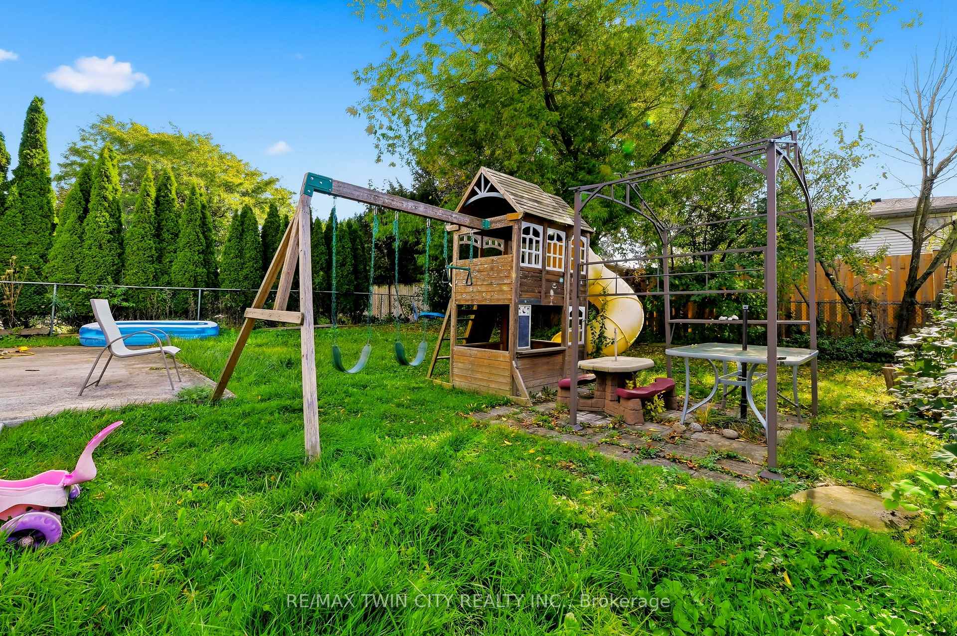 Photo 25 of 82 Beaver Crescent, Brantford, Lynden Hills — HOMEH