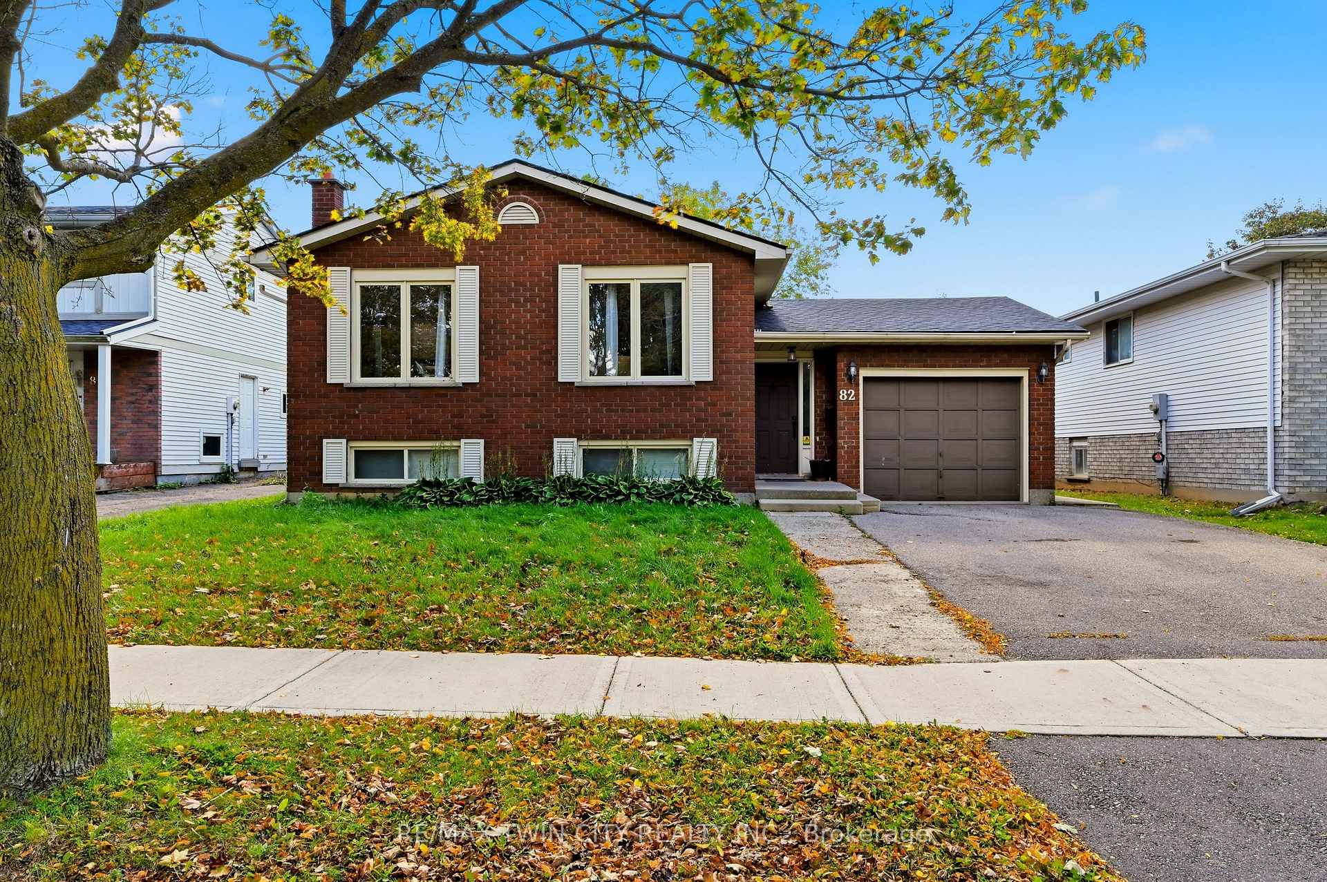 Photo 28 of 82 Beaver Crescent, Brantford, Lynden Hills — HOMEH