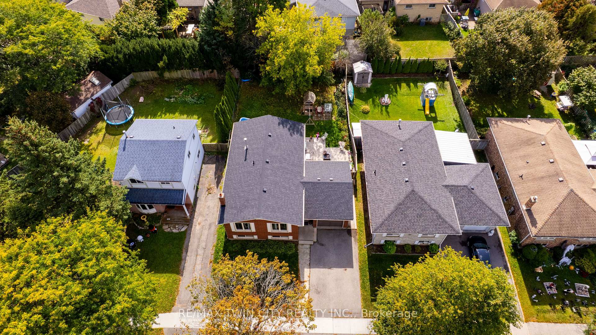 Photo 32 of 82 Beaver Crescent, Brantford, Lynden Hills — HOMEH
