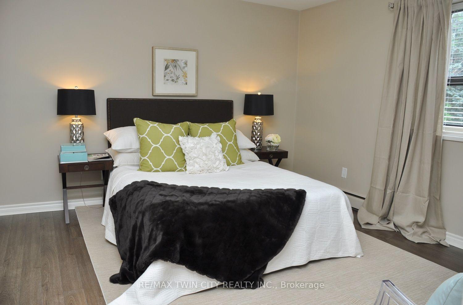 Photo 5 of Unit 401, 200 Charlton Avenue E, Hamilton, Corktown — HOMEH