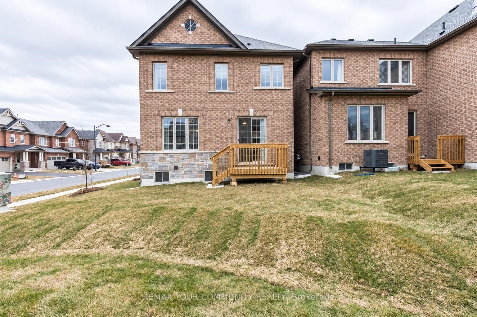 Photo 2 of 750 Prest Way, Newmarket, Woodland Hill — HOMEH