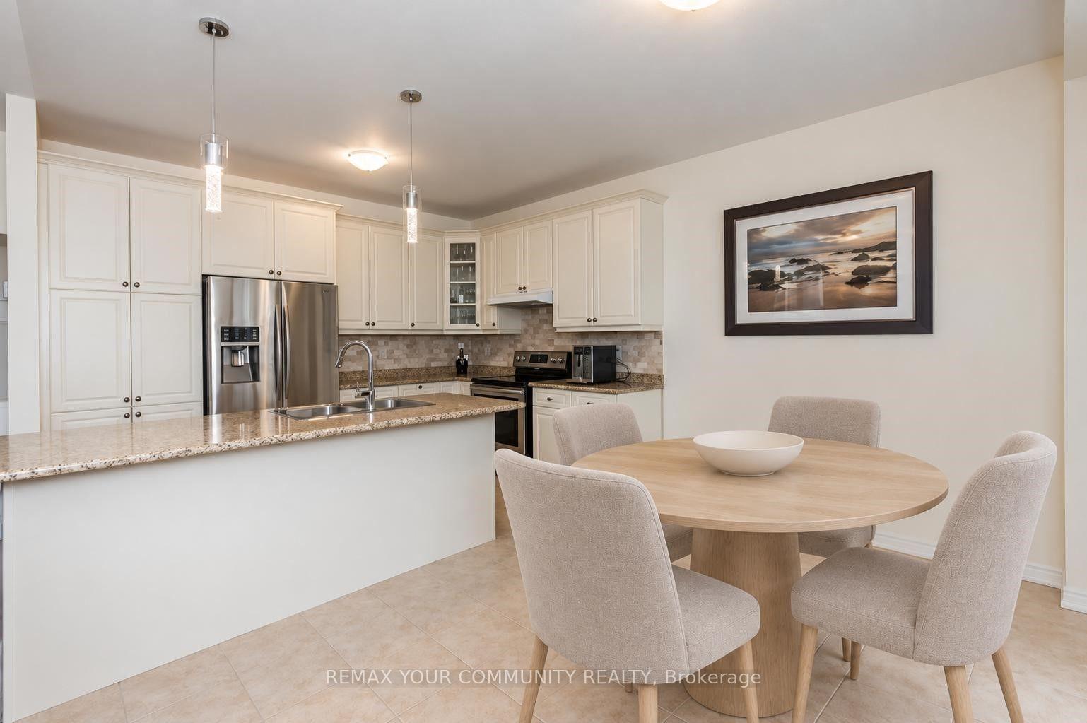 Photo 10 of 750 Prest Way, Newmarket, Woodland Hill — HOMEH